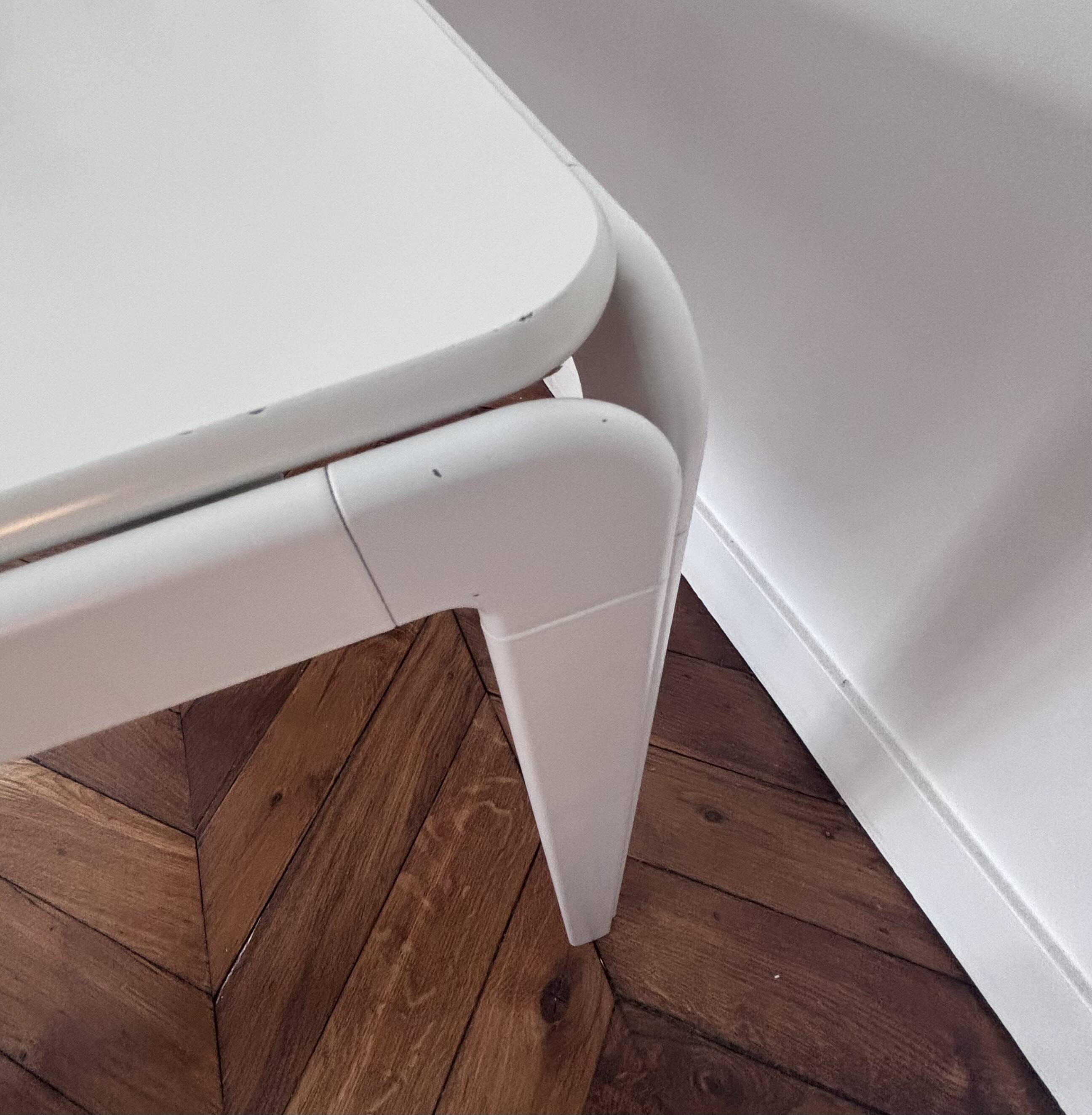 Table Djob d'Arne Jacobsen