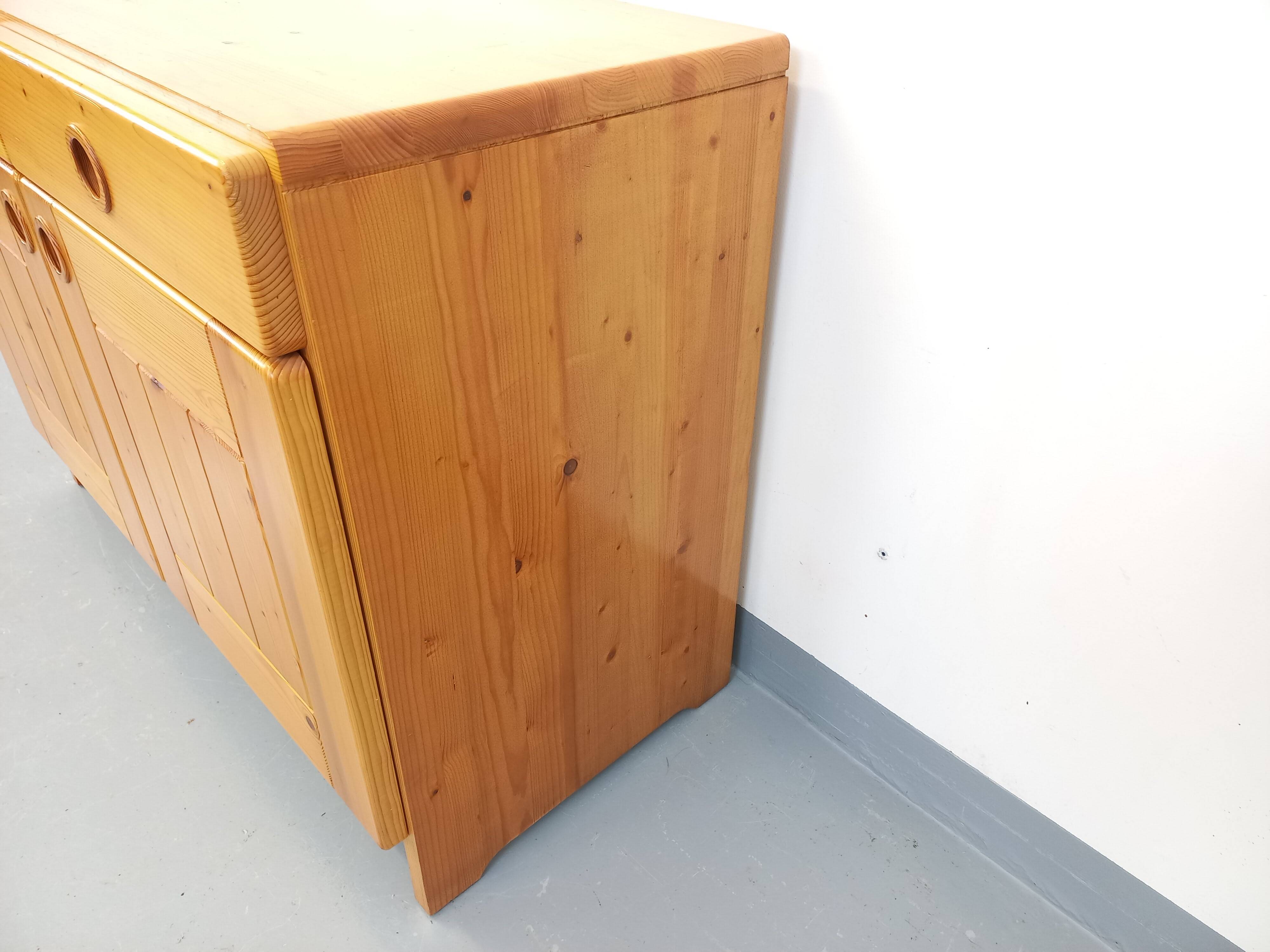 Charlotte Perriand vintage storage furniture Les Arcs from the 1960s in pine.