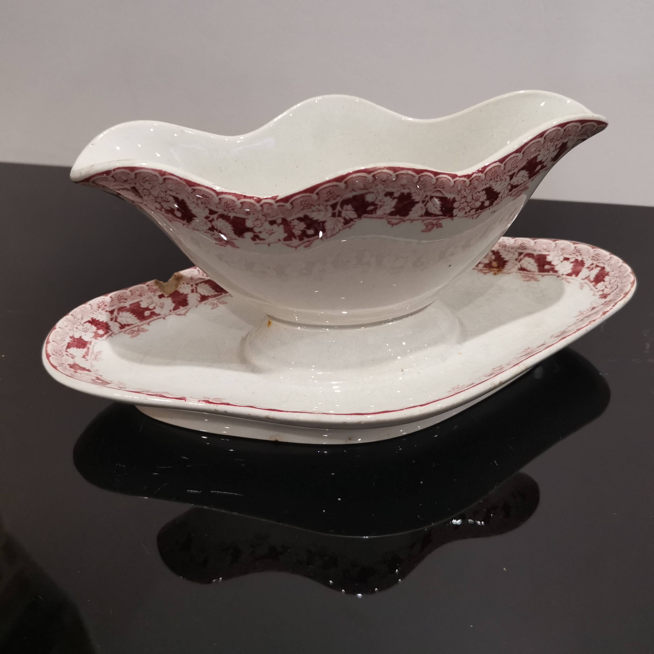 Iron earth gravy boat Moulin des Loups and Hamage Nord, red mulberry