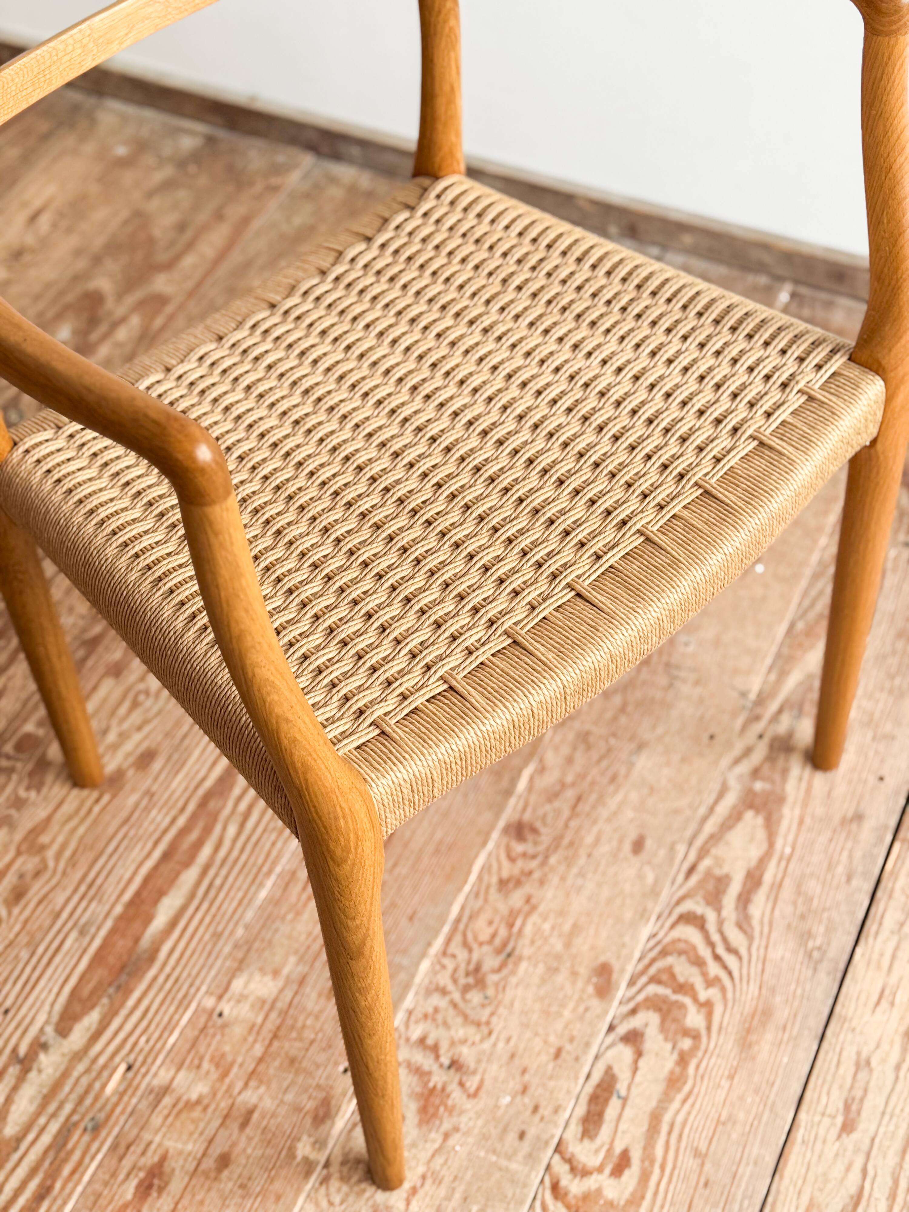 Fauteuil rare modèle 62 par Niels O. Møller en chêne, Danemark