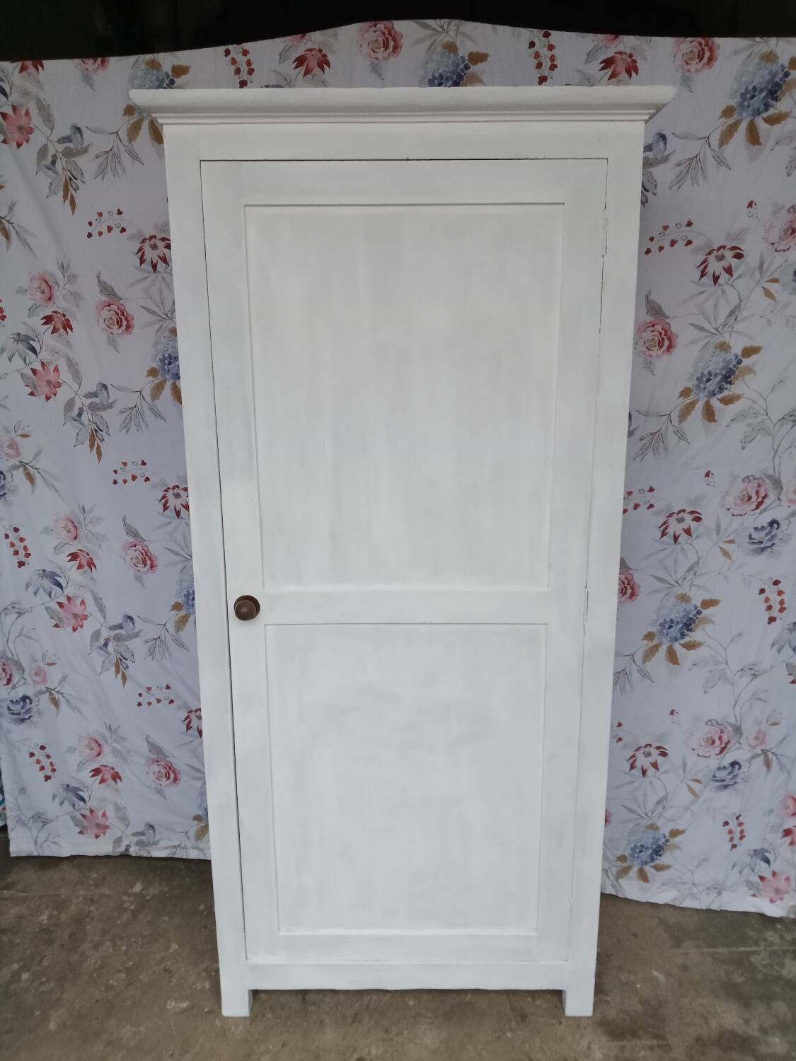 Parisian wardrobe with one door