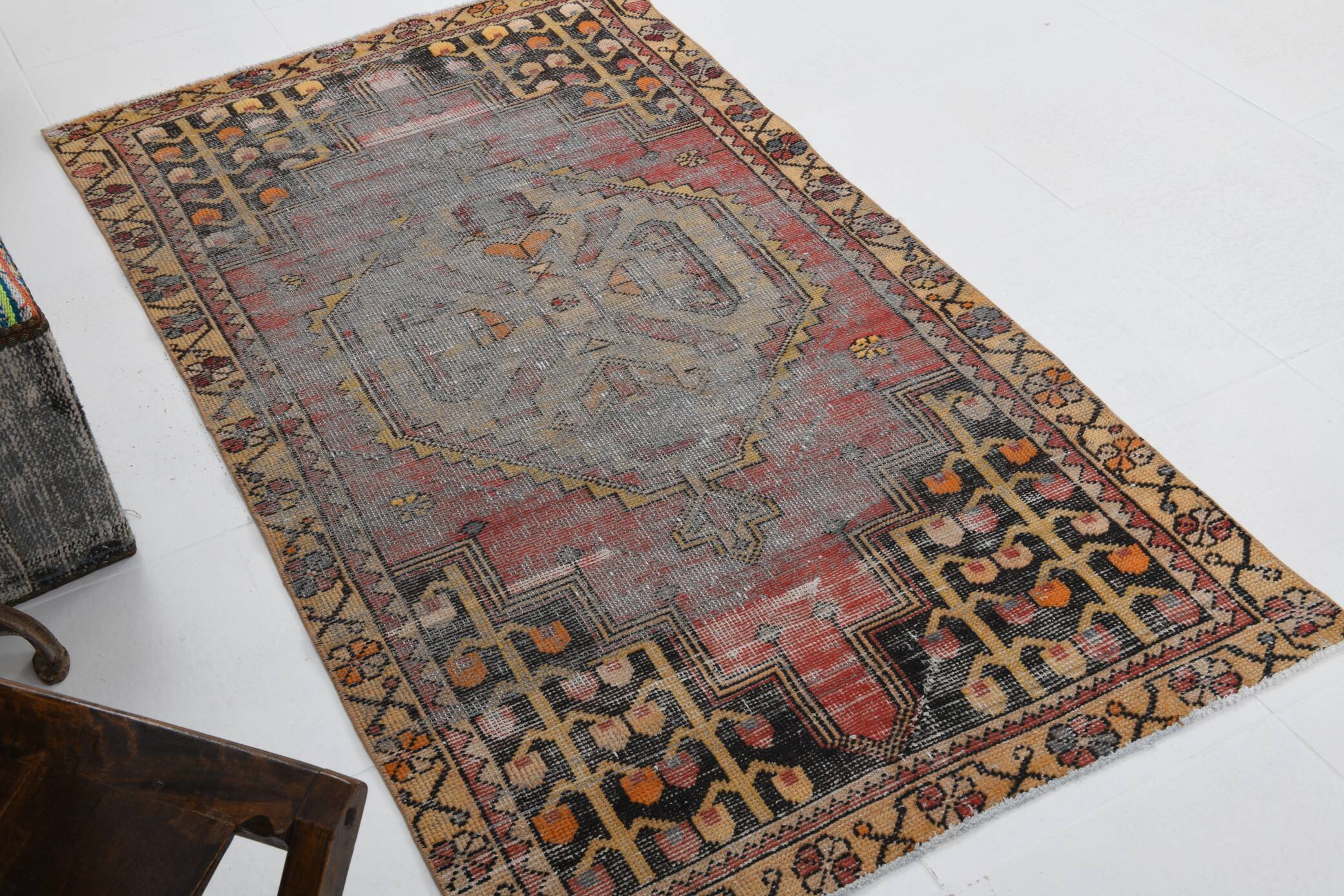 3x6 Shades Of Red & Black Handmade Wool Classic Vintage Rug, 100x179Cm