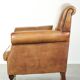 Fauteuil en cuir de vachette au look anglais caractéristique