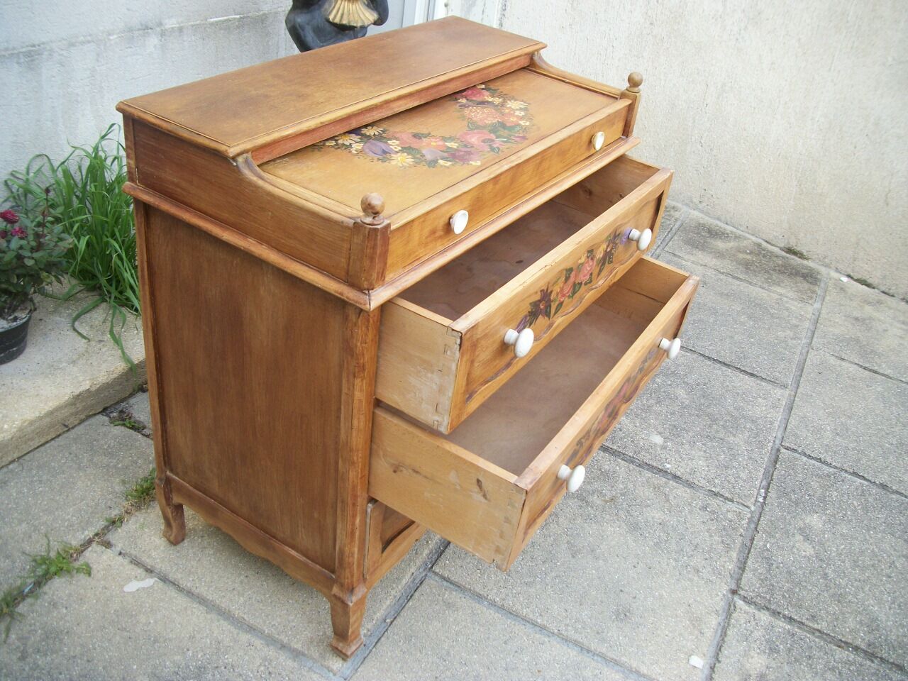 Chest of drawers