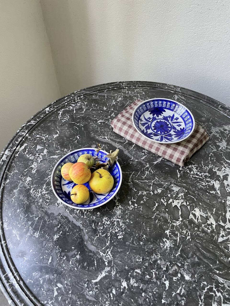 Empire walnut and marble pedestal table, late 19th century
