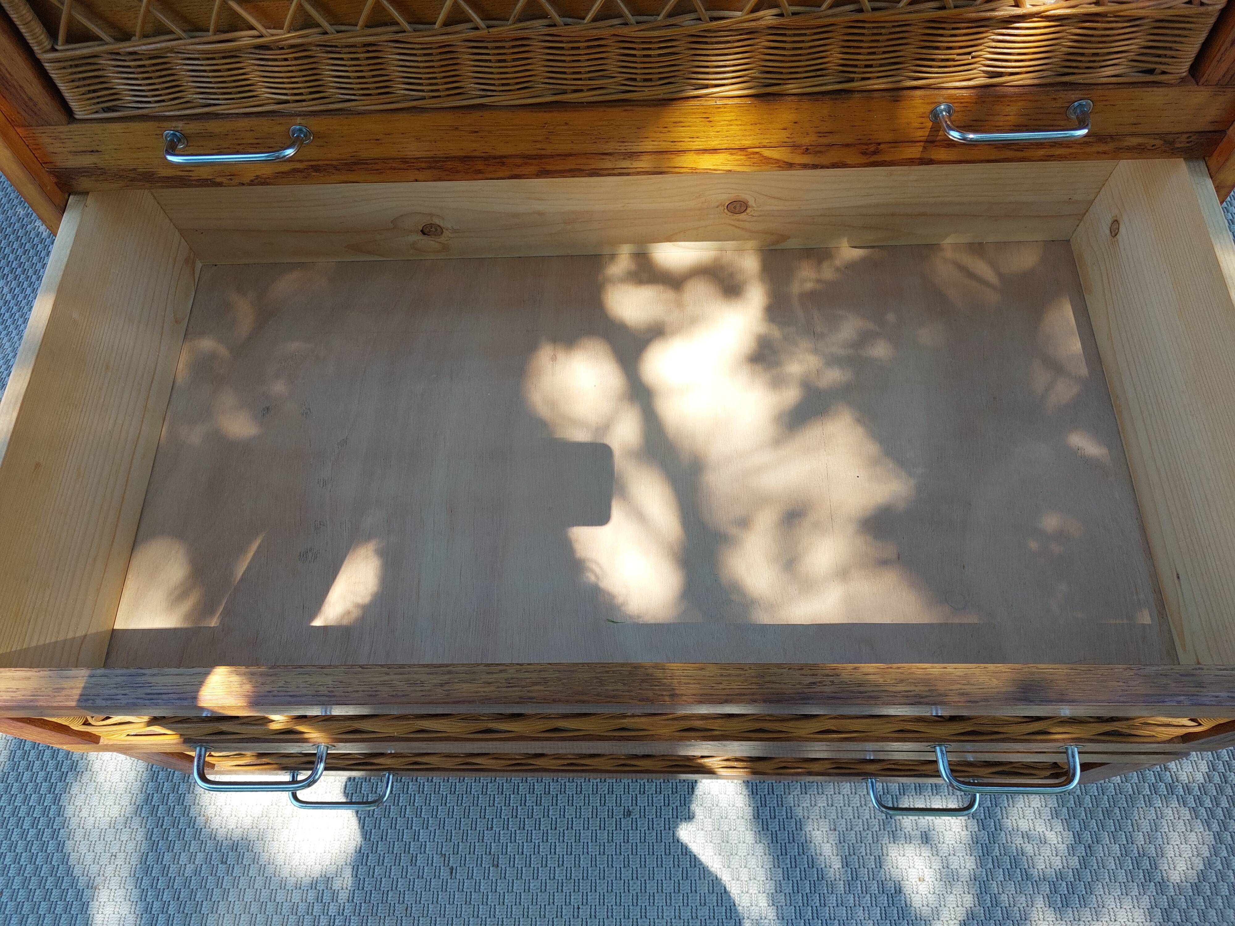 Commode vintage pieds compas en bois massif et osier