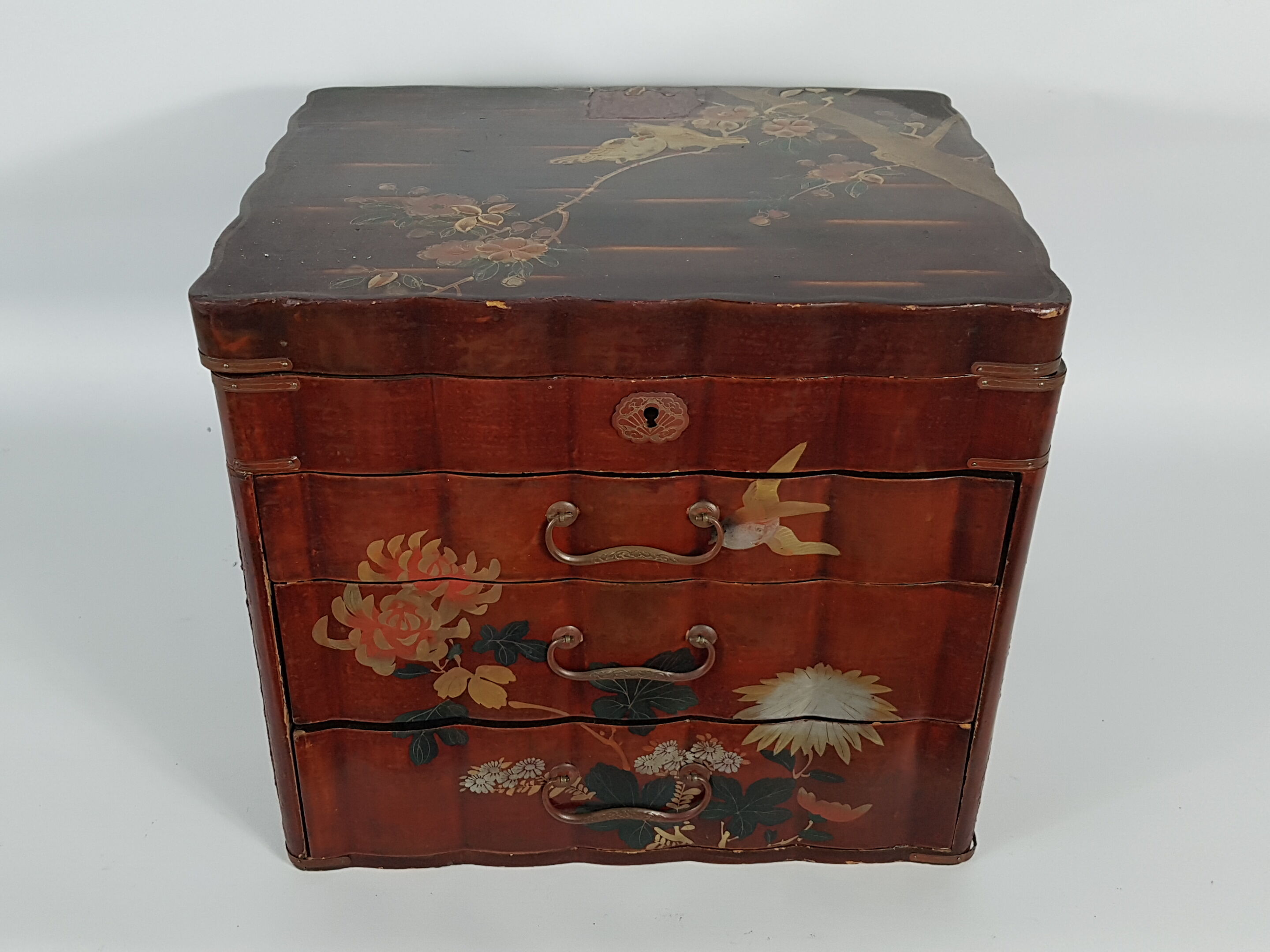 Sewing box or lacquered wood storage Japan early XX