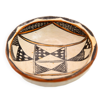 Berber dish with abstract patterns Sejnane Tunisia