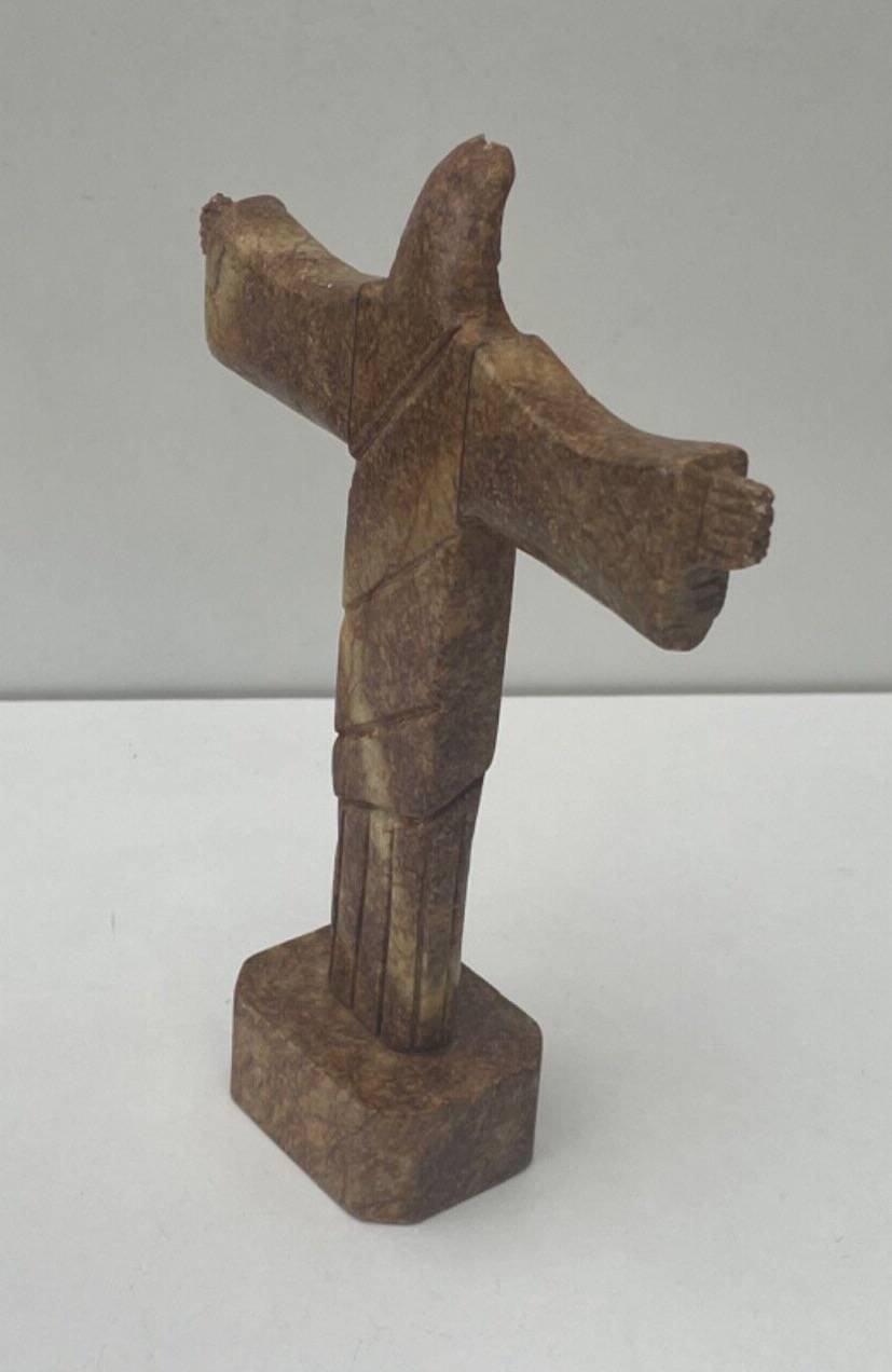 Statue Christ Rédempteur en Pierre Taillée – Sculpture Artisanale