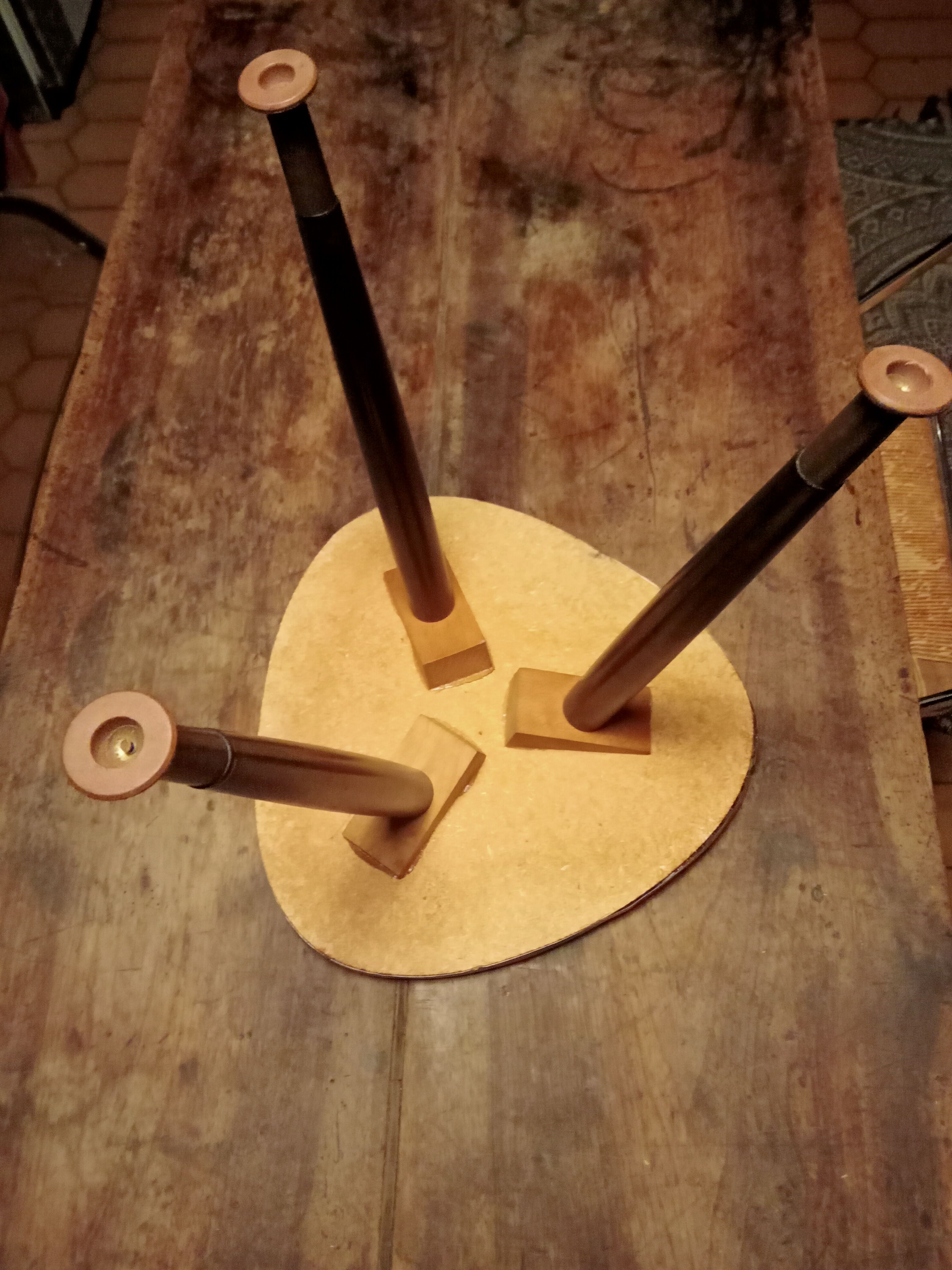 Tripod sofa end
