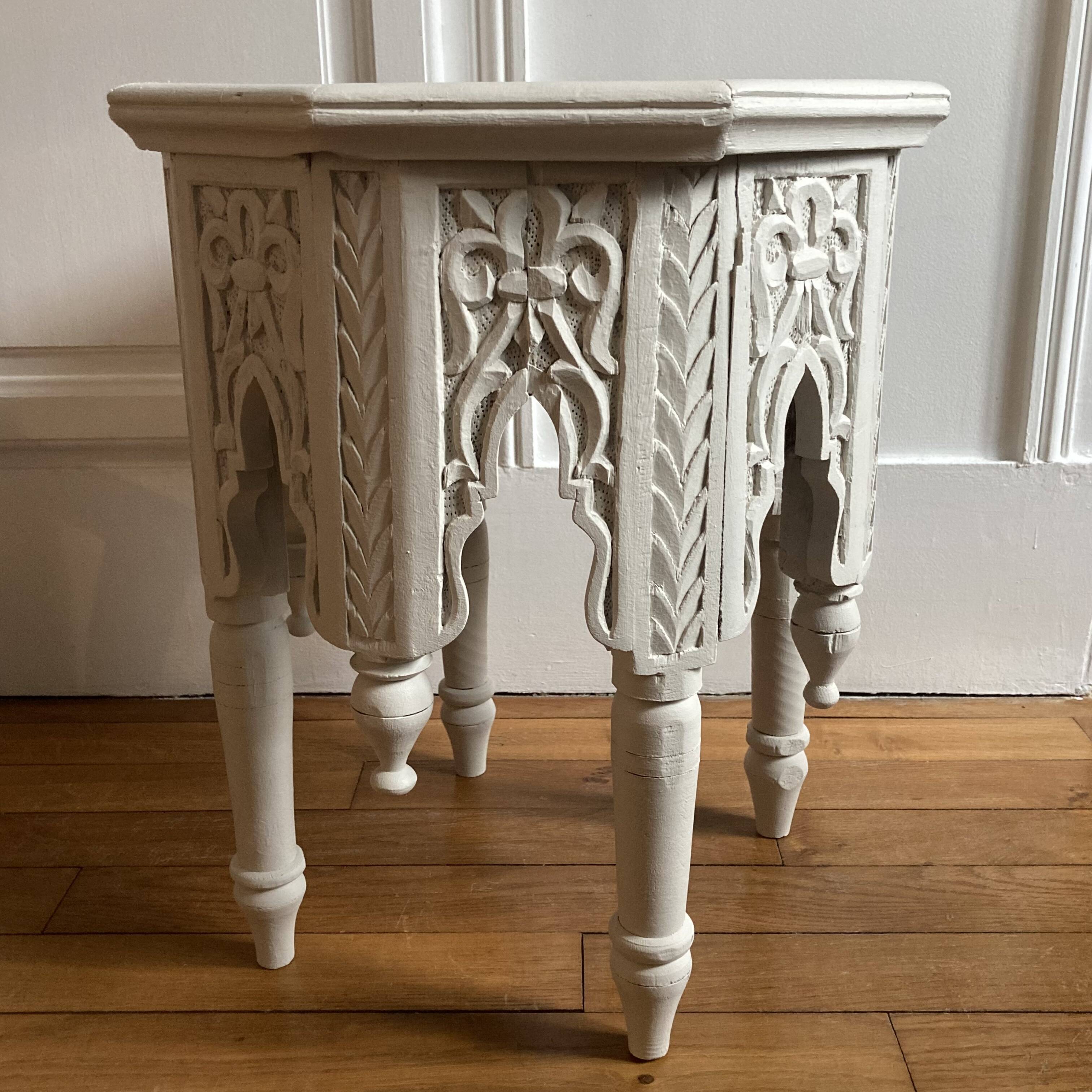 Oriental tea table or pedestal table forming a side table in solid carved and white lacquered wood