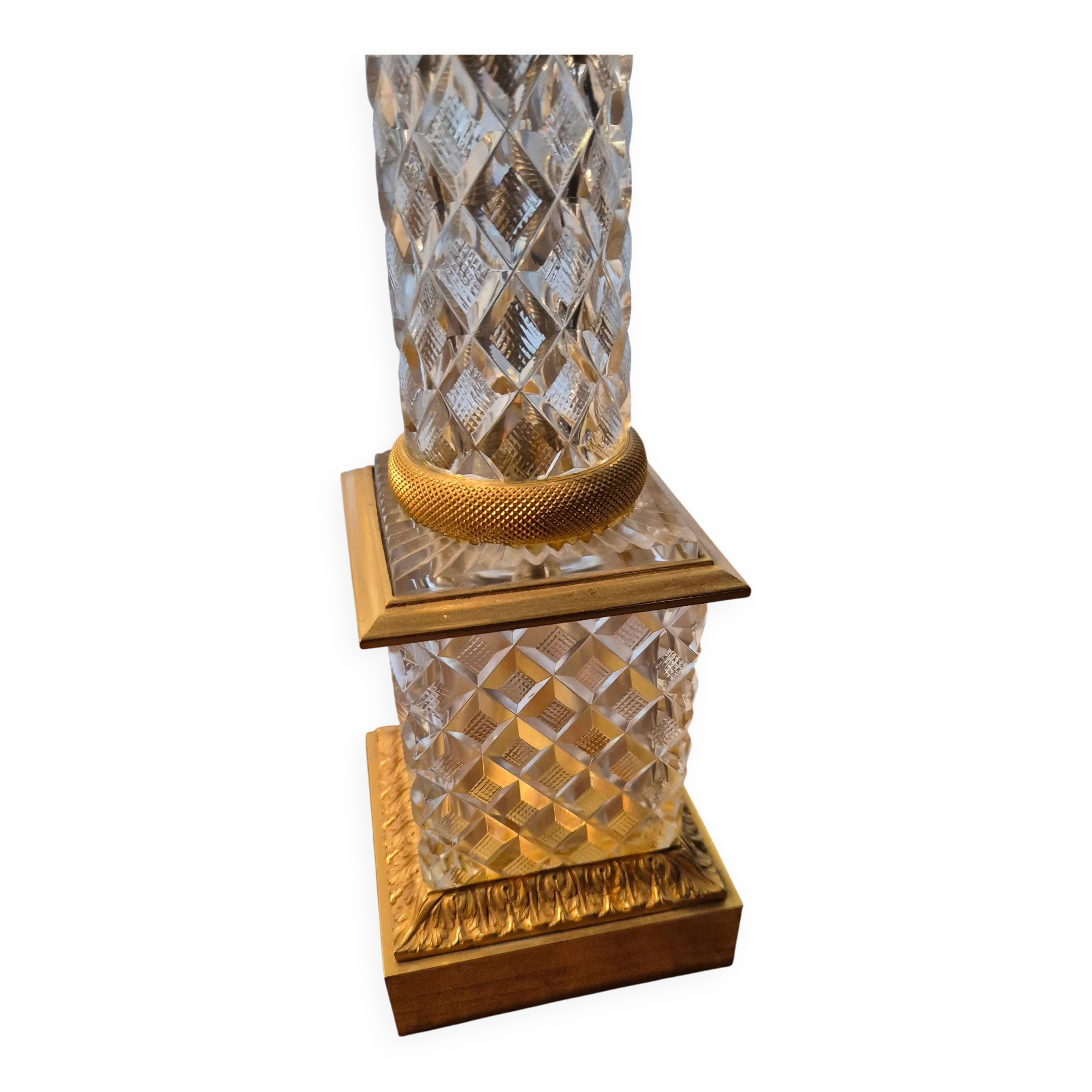 Pair of coloured table lamps, made of cut crystal and gilded bronze, in the Baccarat style.