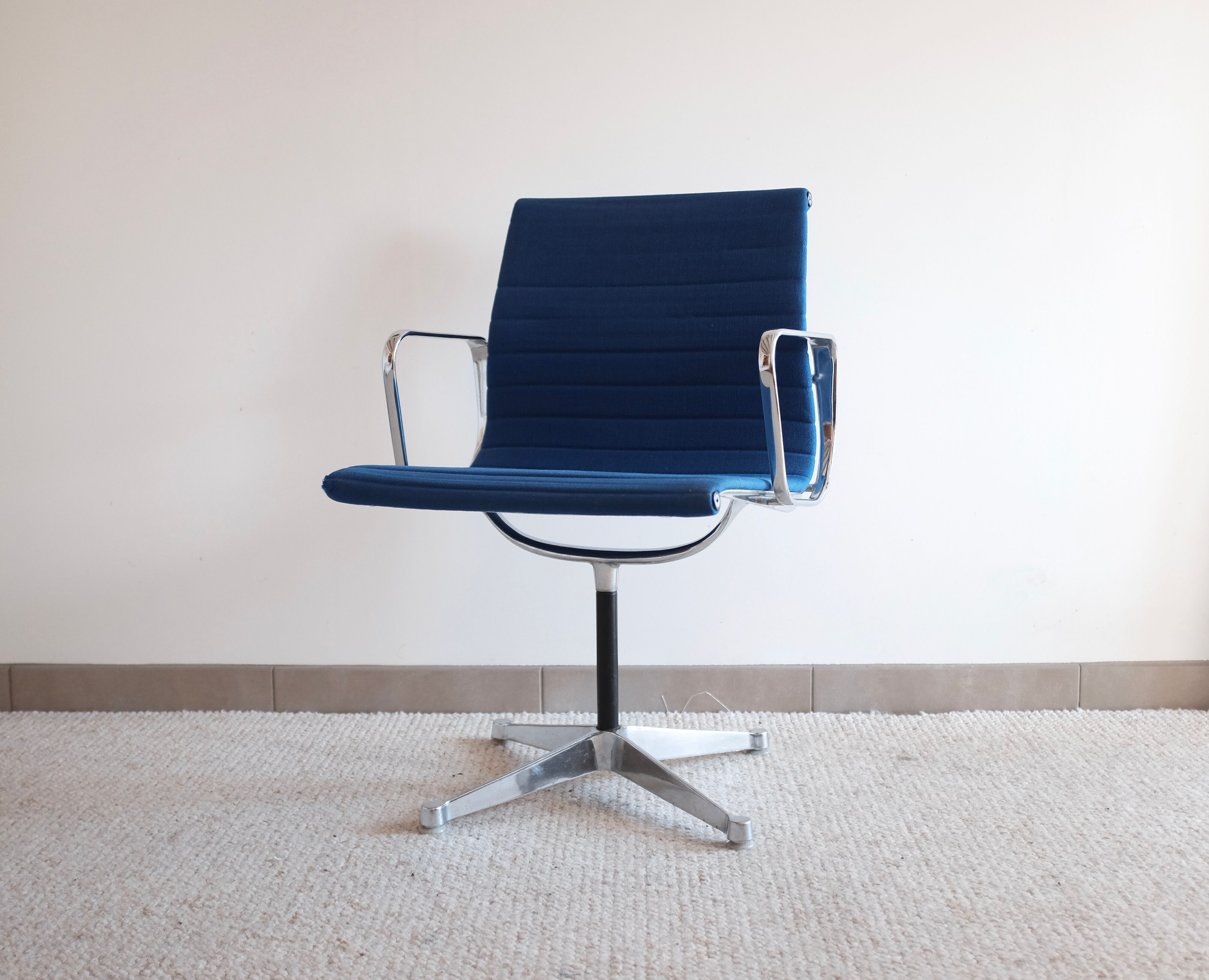 Office chair Eames Model EA 108