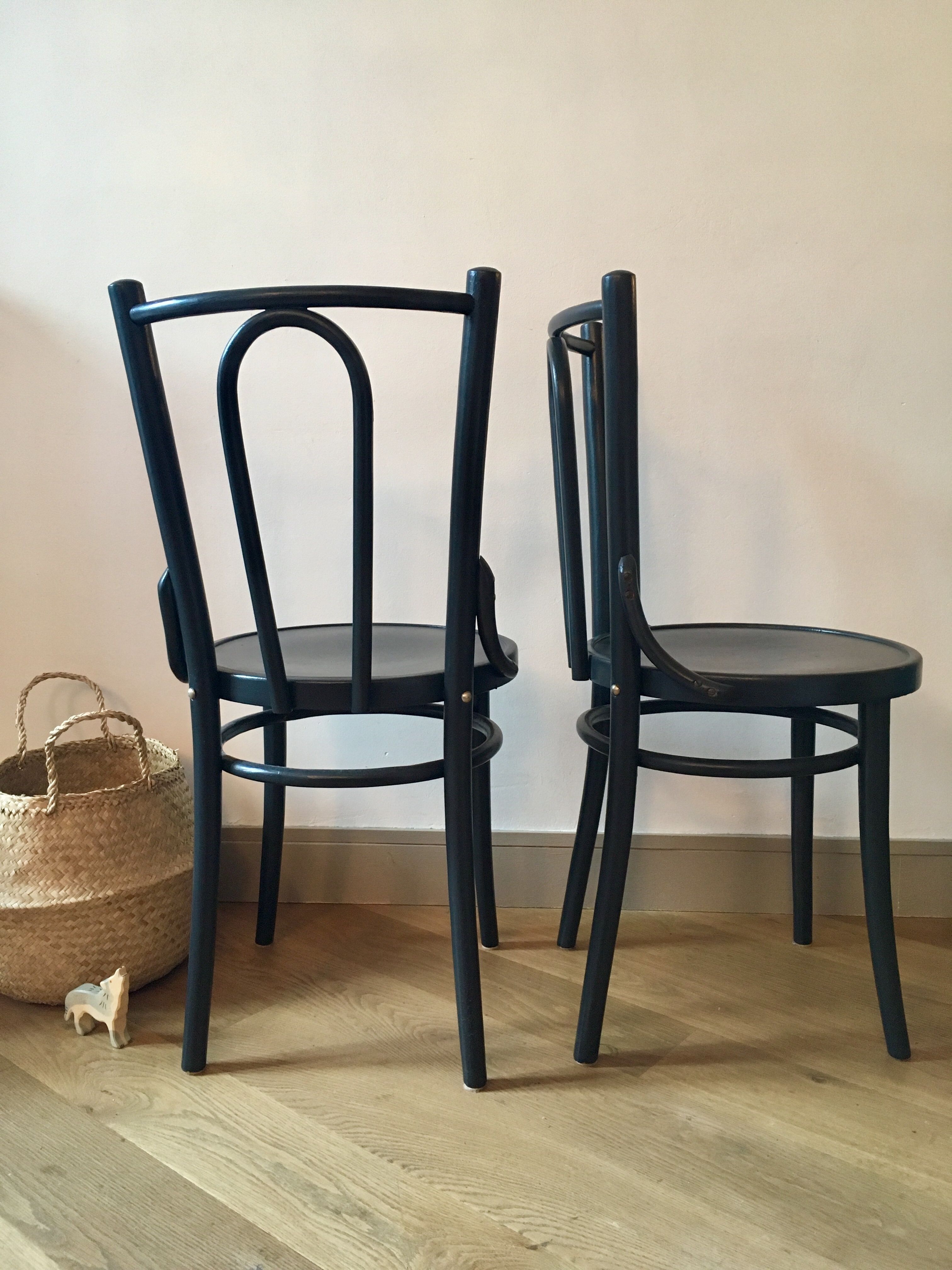 Bistrot black chairs
