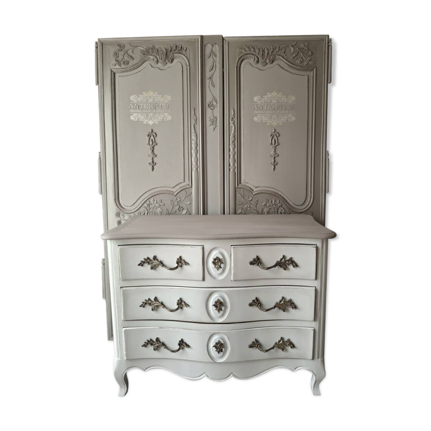 Louis XV style crossbow-shaped commode