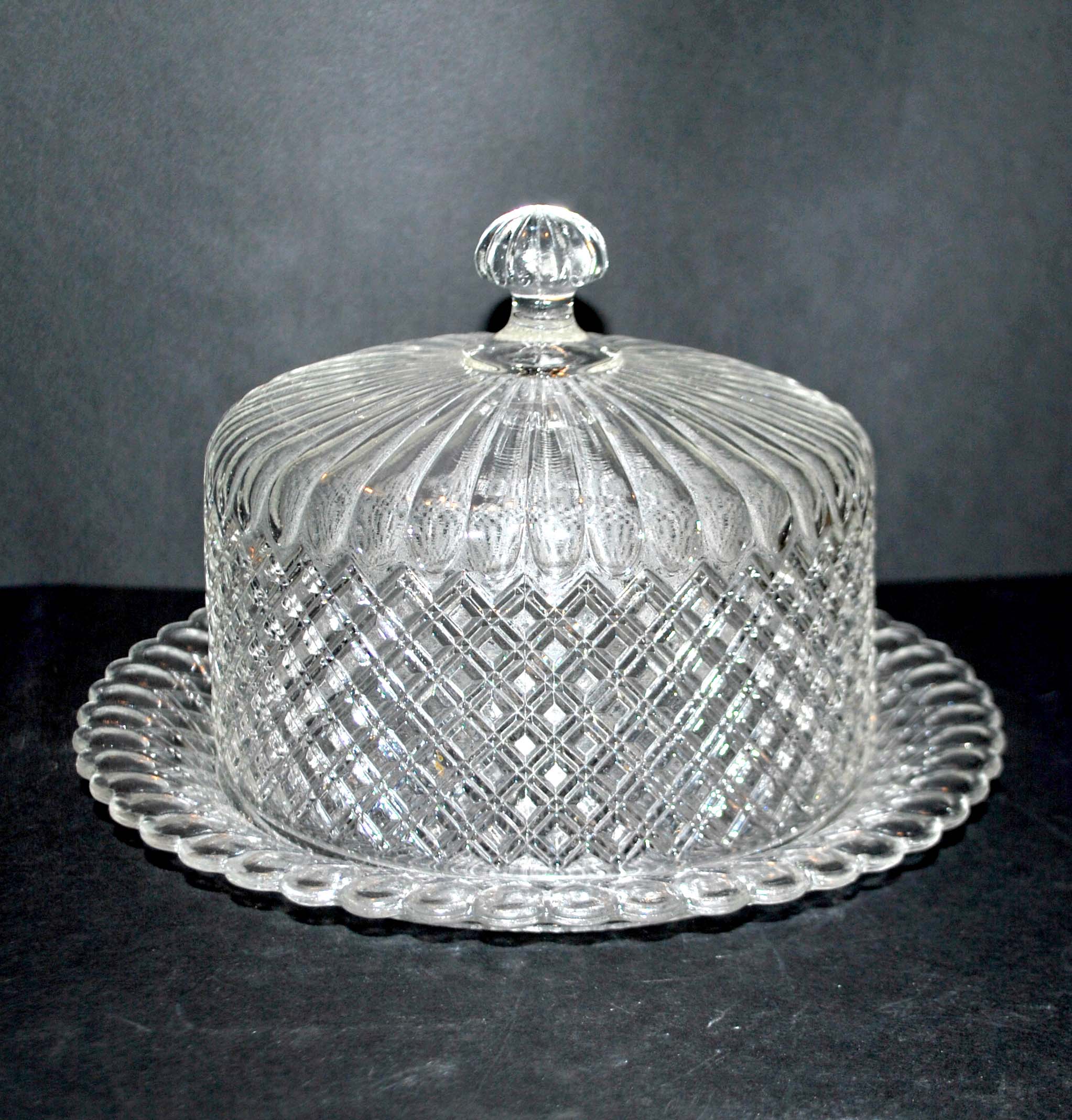 Vintage cheese bell in pressed glass molded DIAMOND 16cm