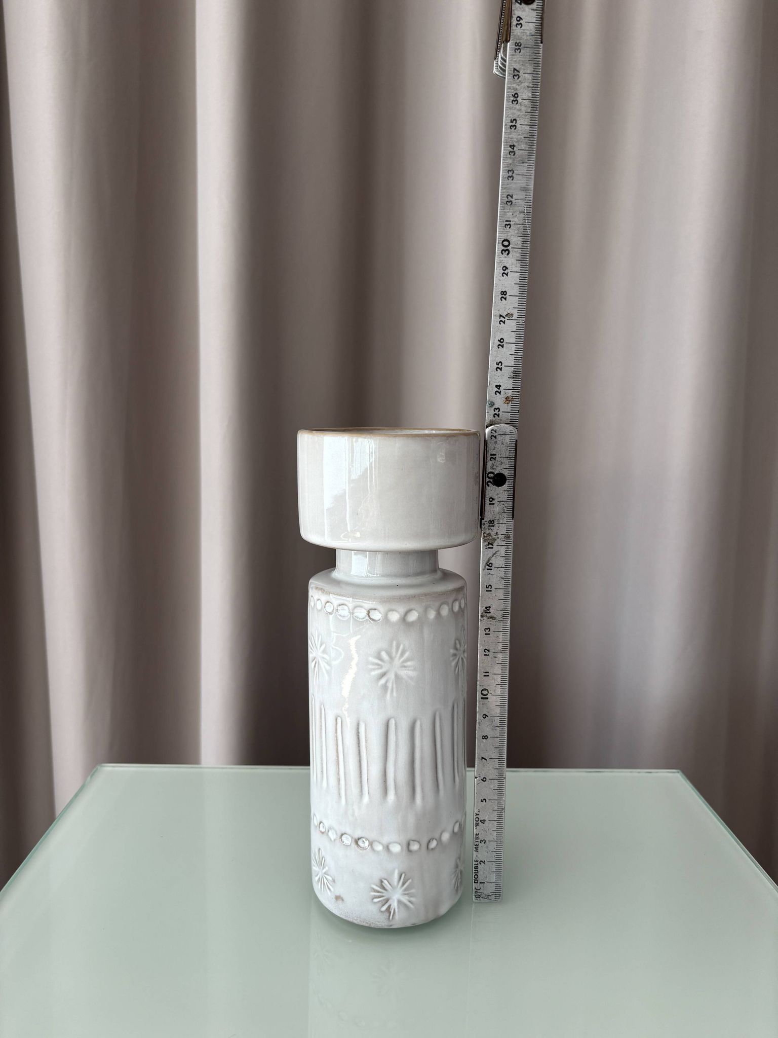 Vase / porte-bougie en céramique vintage d'Allemagne de l'Ouest – relief ivoire – années 1970