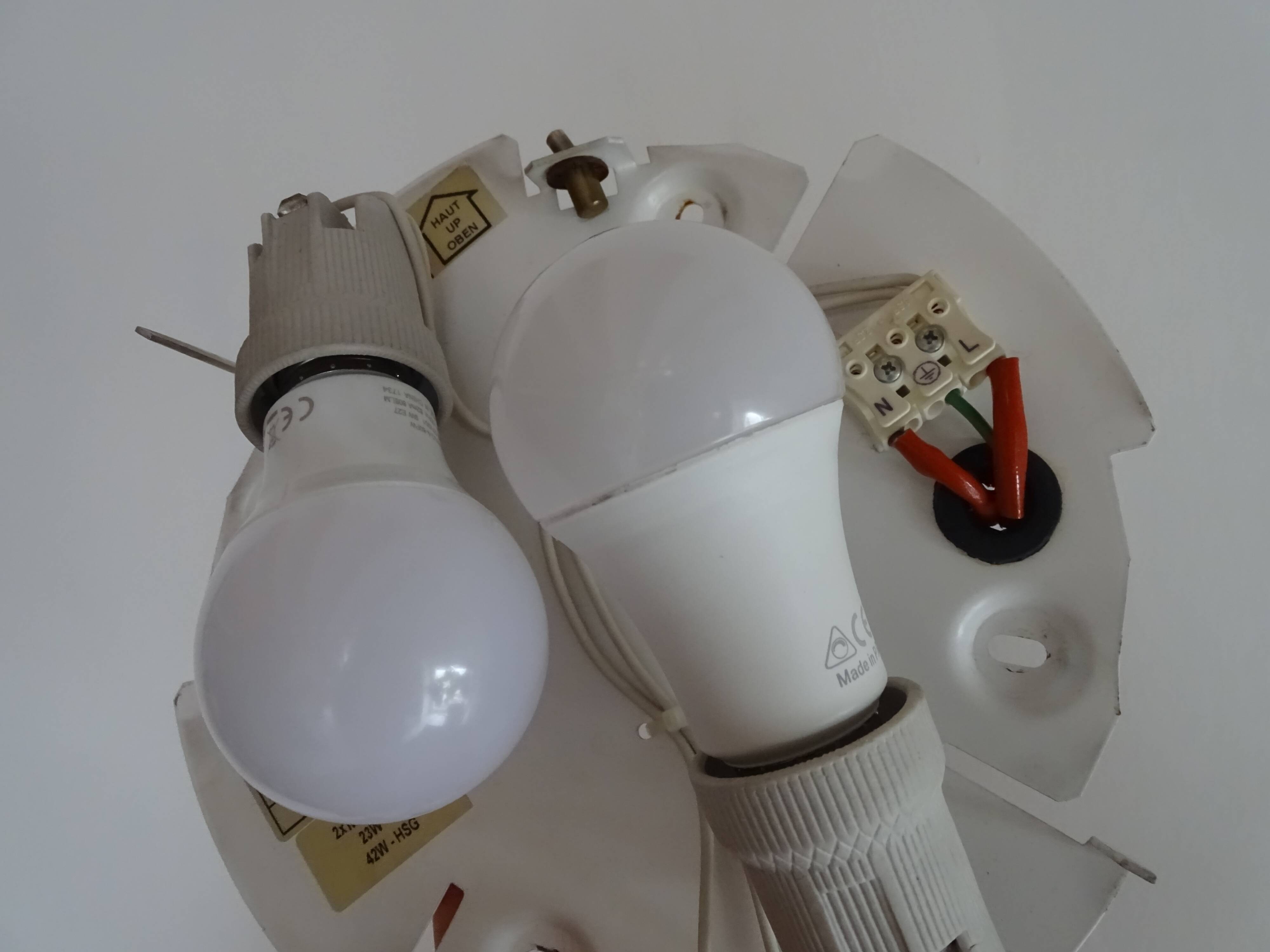 Oval wall lamp design ARTEMIDE 1980 by Patrick Jouin orange/white