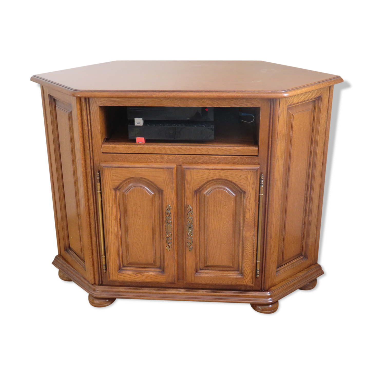 CORNER TV STAND