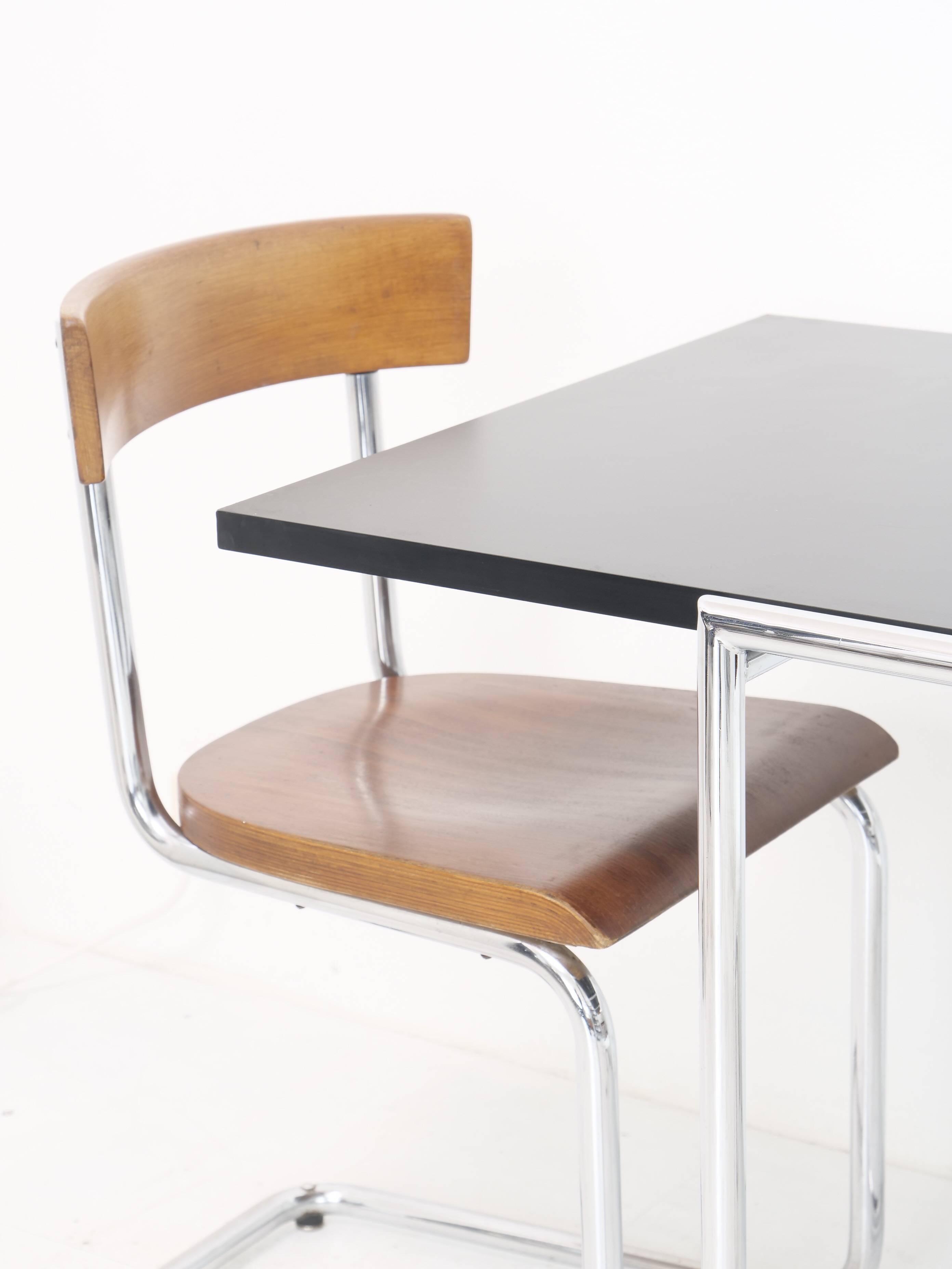 Bauhaus design table model Jean by Eileen Gray