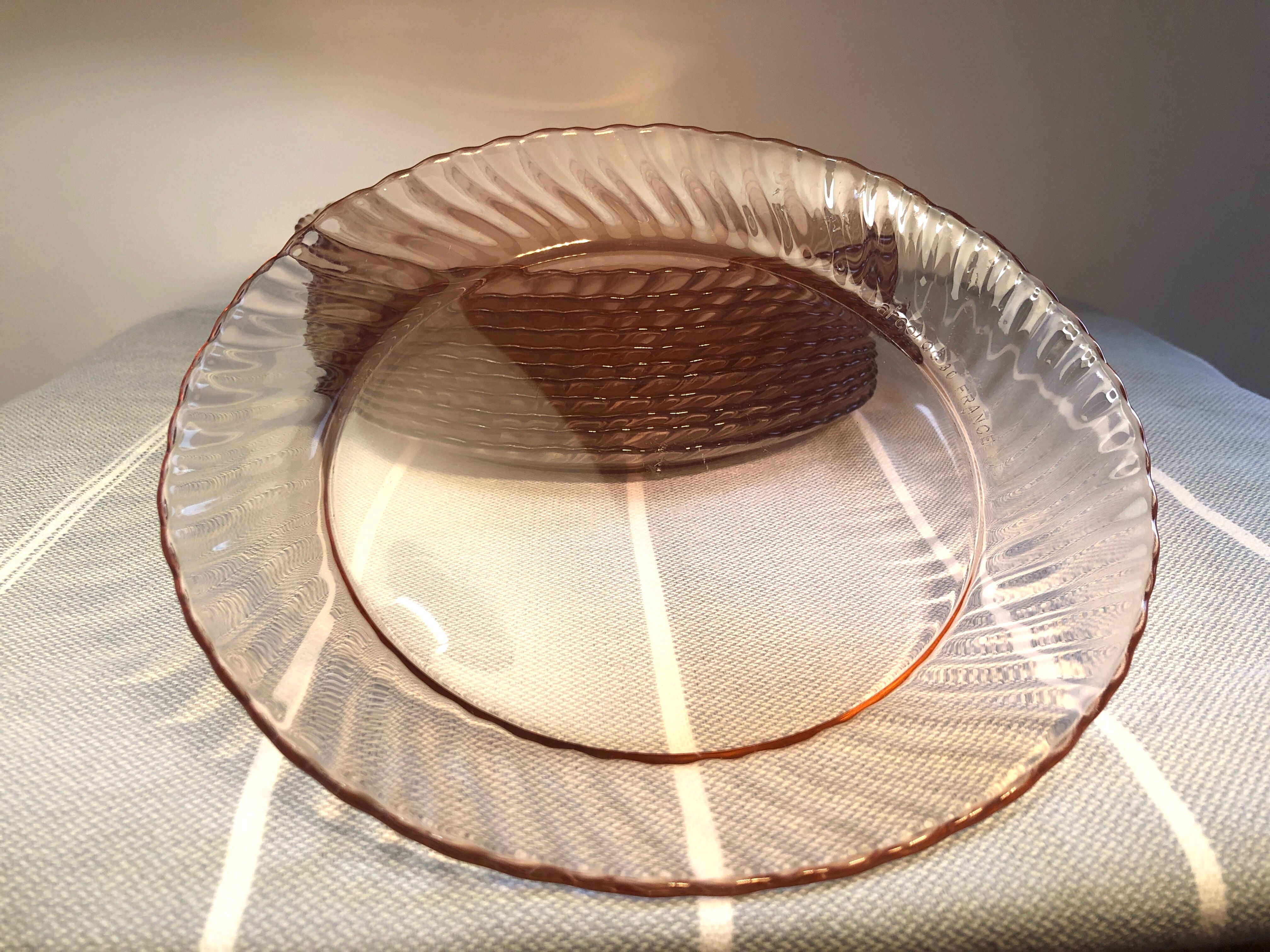 Pink glass dessert plates from the 70s, Arcoroc "Rosaline" +1 offered