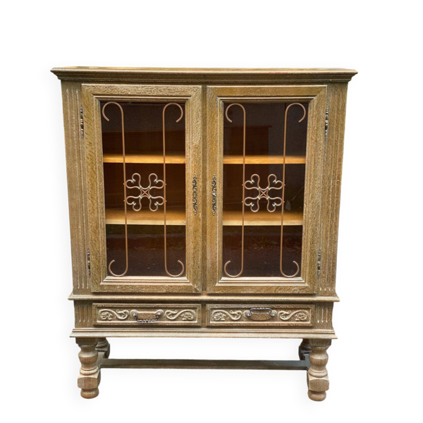 Vitrine renaissance espagnol en bois massif patiné