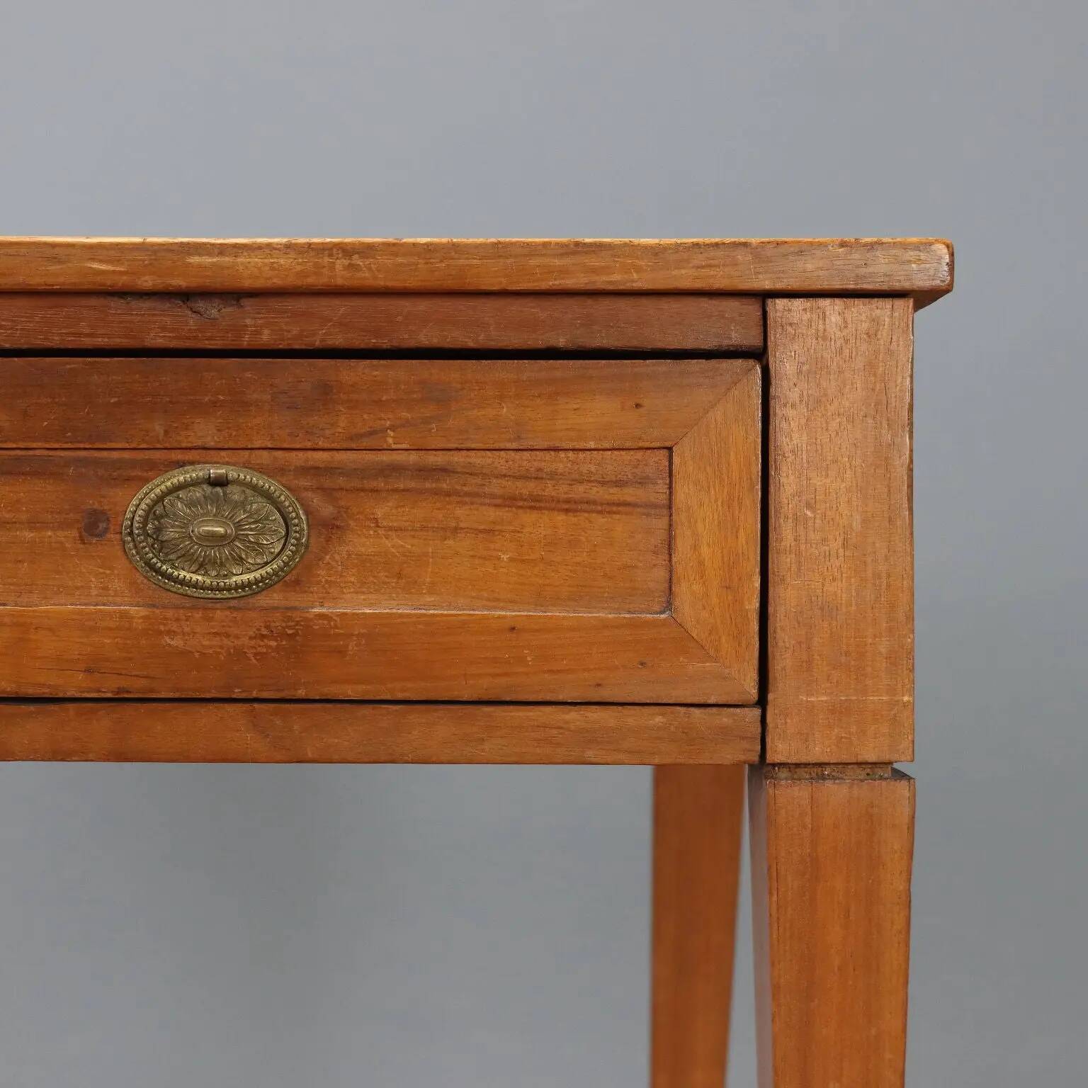 Antique Directoire writing desk in mahogany, Italy, 19th century.