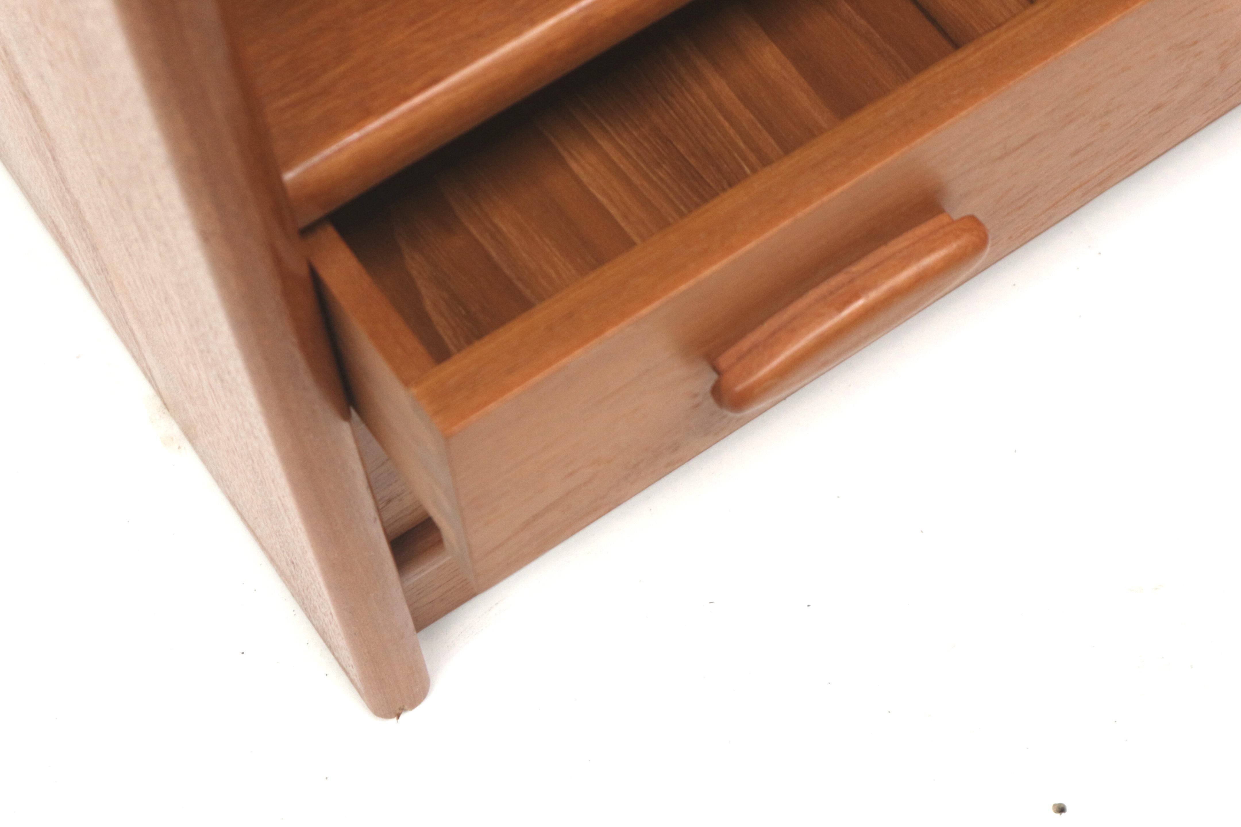 Buffet de télévision vintage par Dyrlund fabriqué dans les années 1960