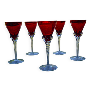 5 verres en cristal rouge