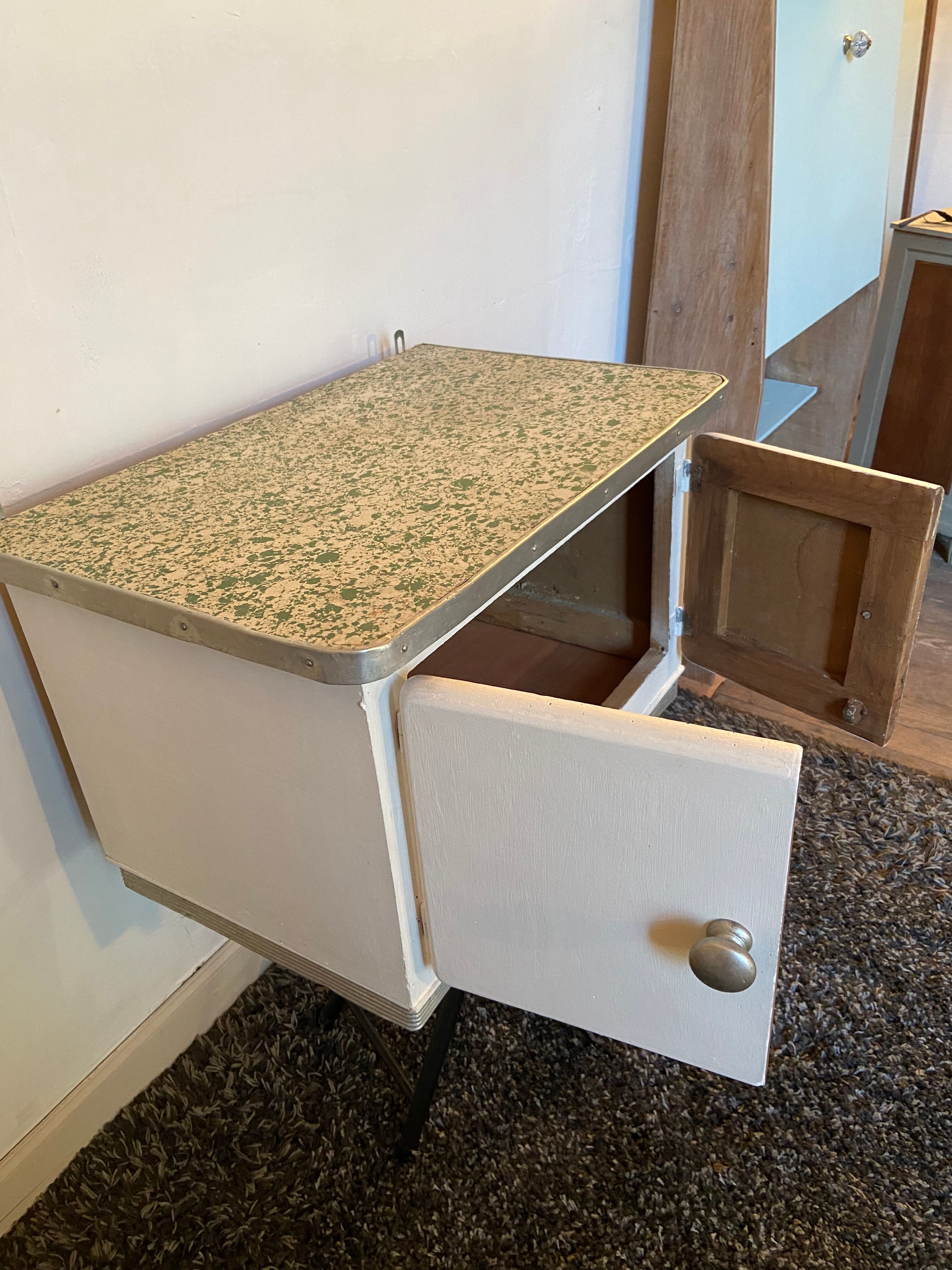 Elegant kitchen top 50s