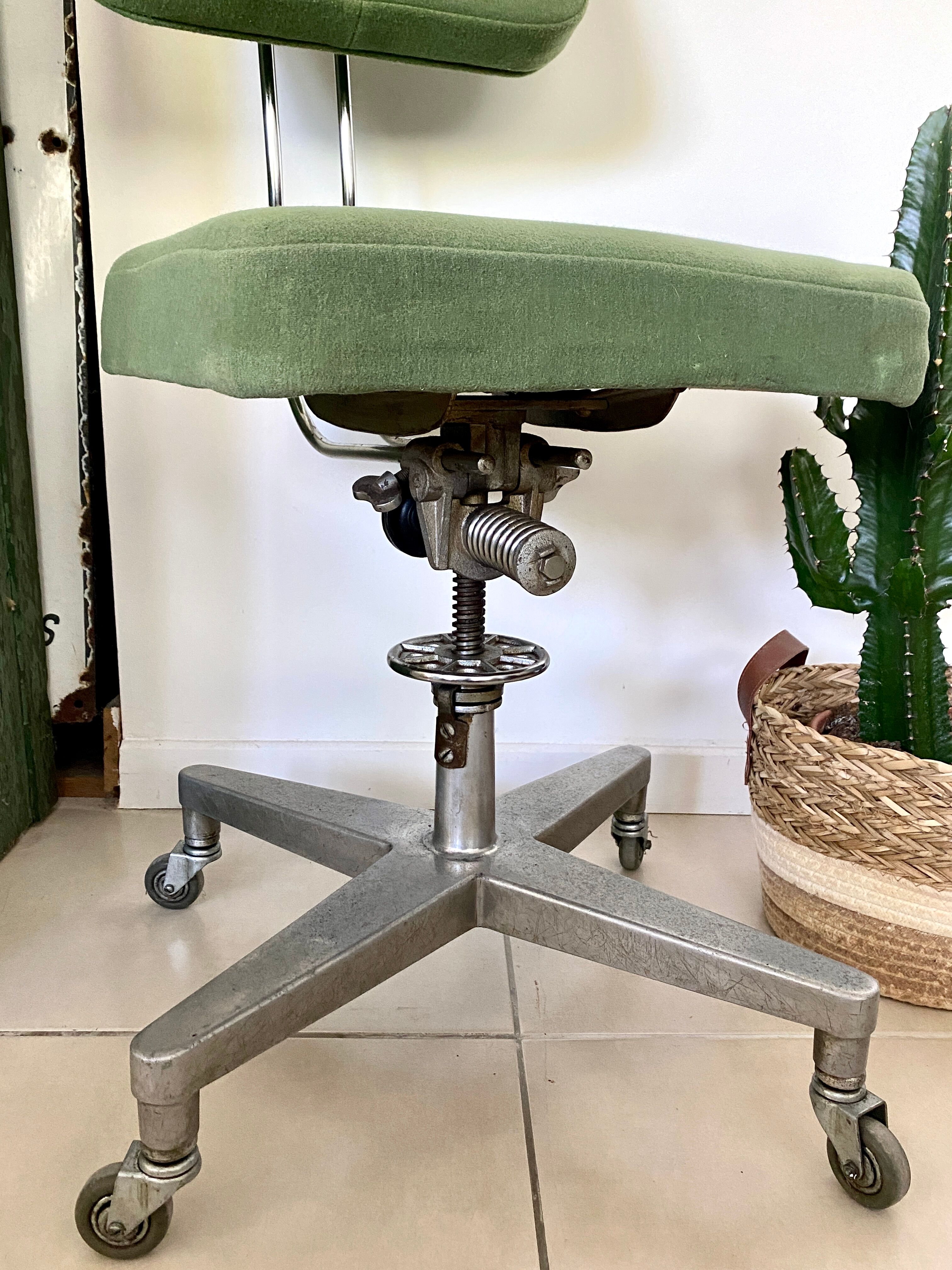 Ancienne chaise d'atelier industrielle
