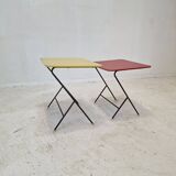 Ensemble de deux tables d'appoint en métal et bois, années 1960