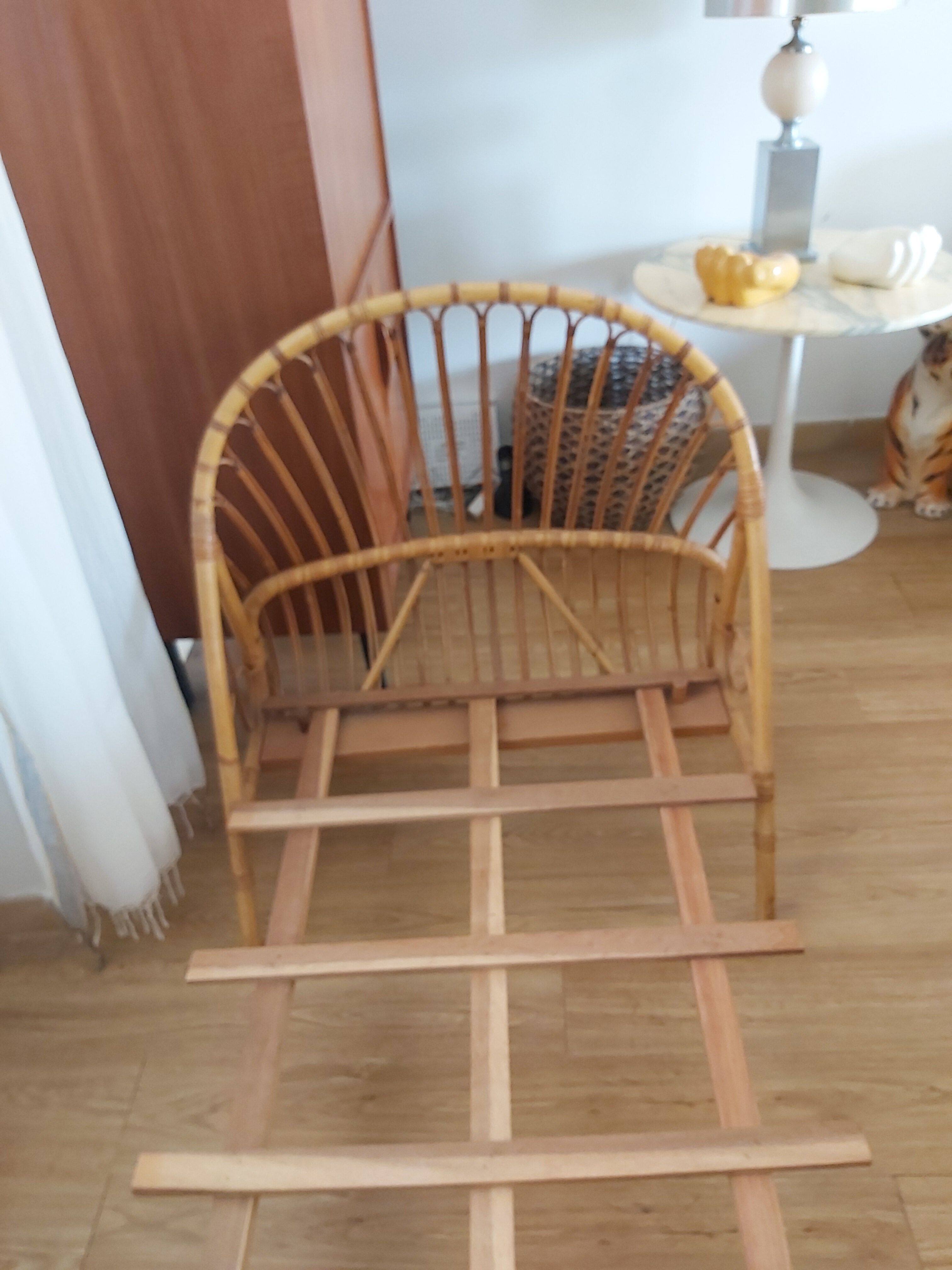 Lit corbeille taille enfant en rotin vintage