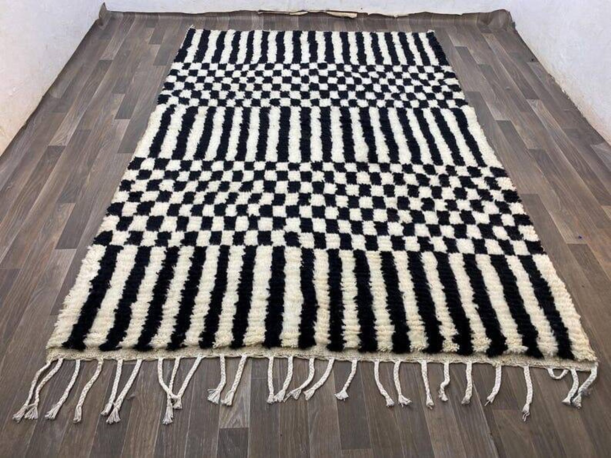 Tapis berbere blanc et noir fait main