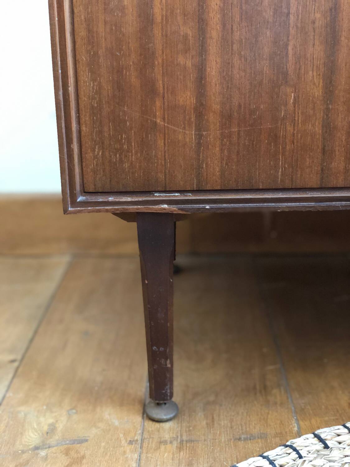 Mid-century Meredew chest of drawers with 5 drawers