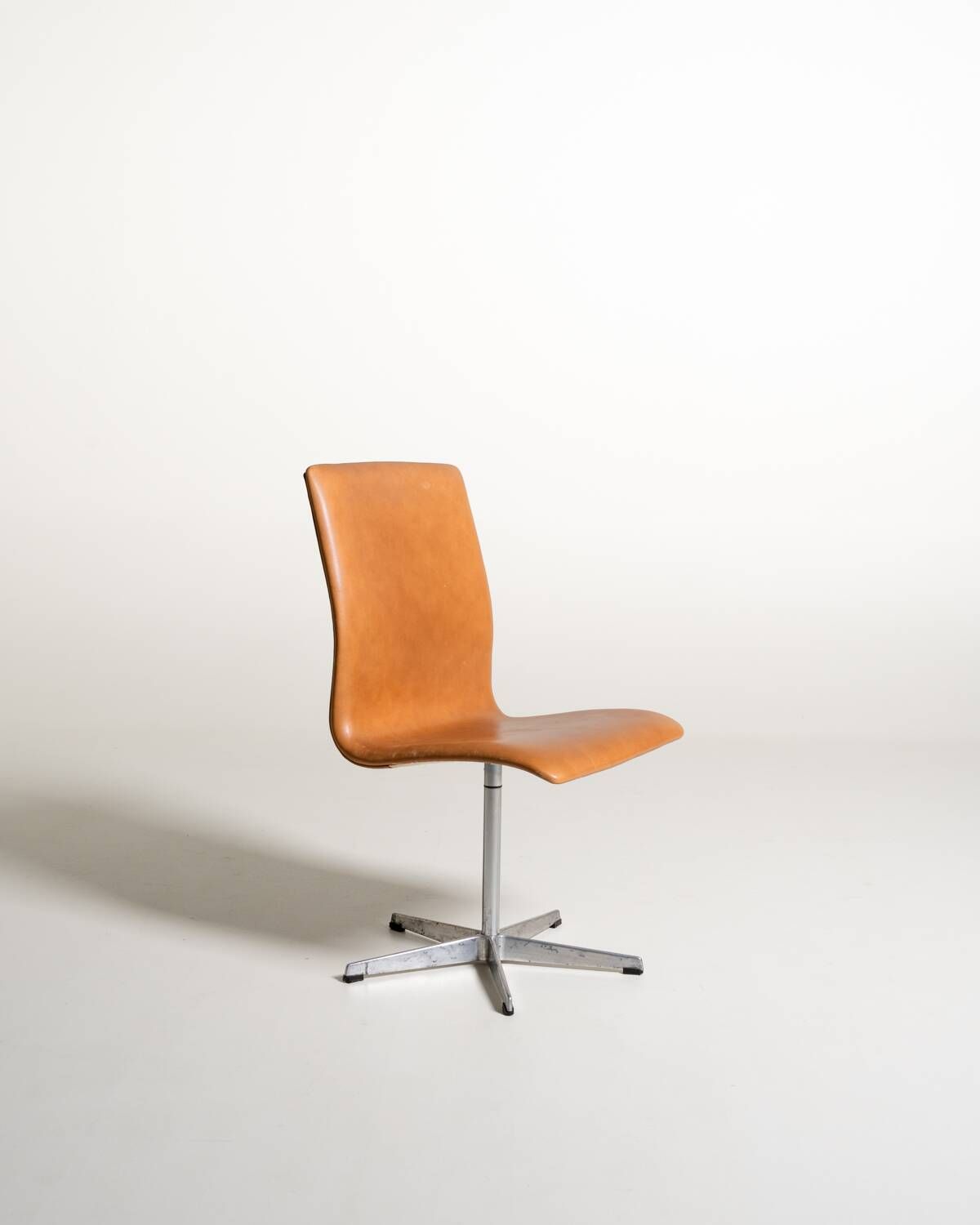 “Oxford” chairs by Arne Jacobsen for Fritz Hansen, 1969