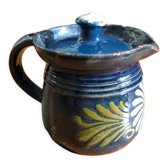 Pitcher with lid