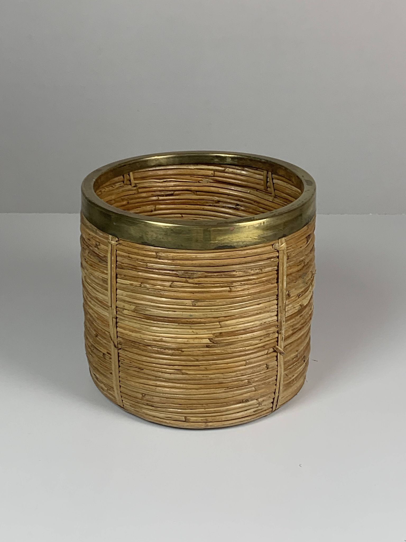Set of 5 rattan pencil reed and brass plant holder baskets, Italy 1970s