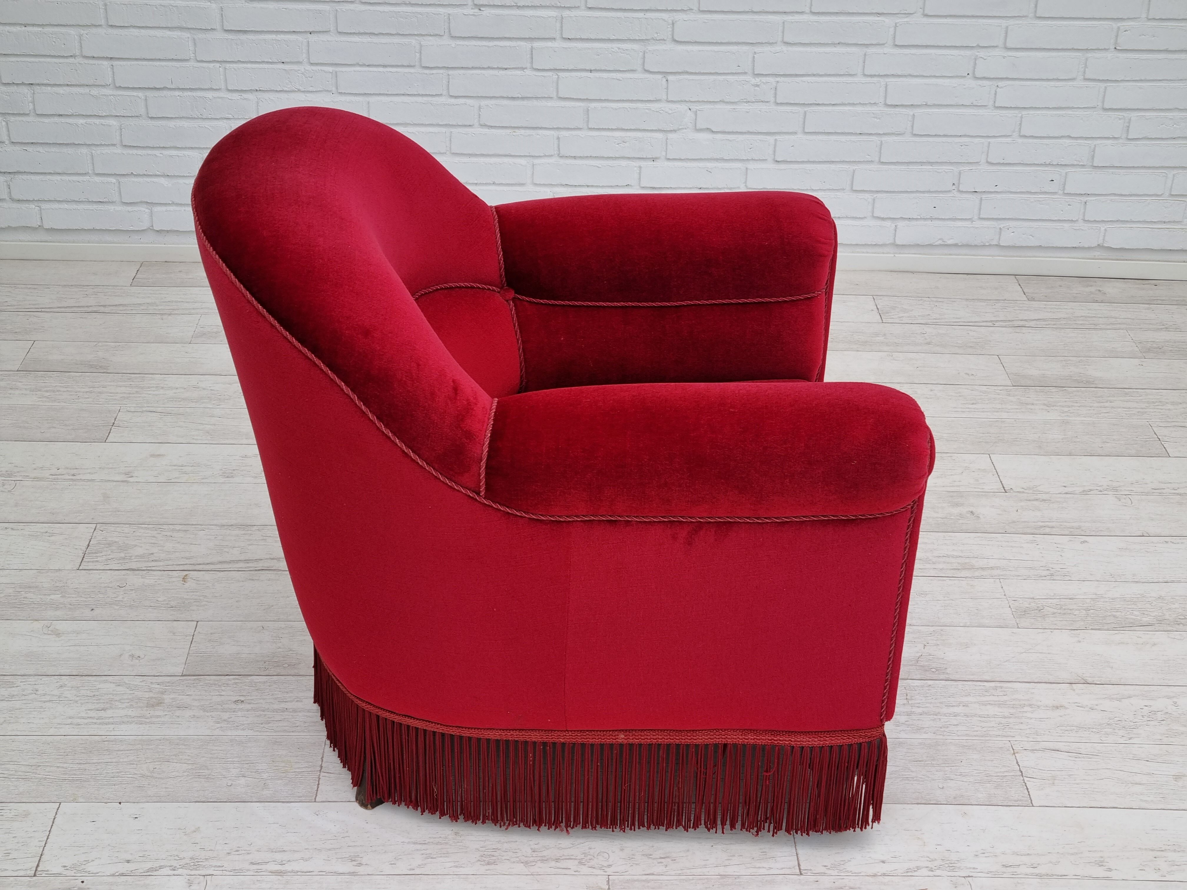 Fauteuil années 1950 design danois velours cerise