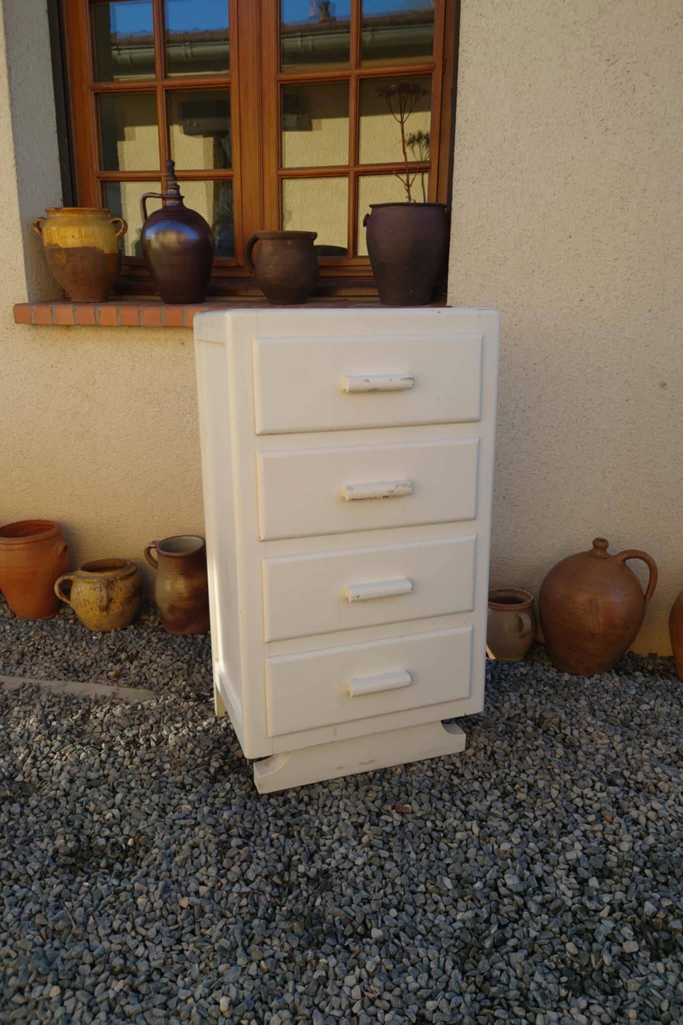 Art Deco chest of drawers in white painted wood with 4 drawers