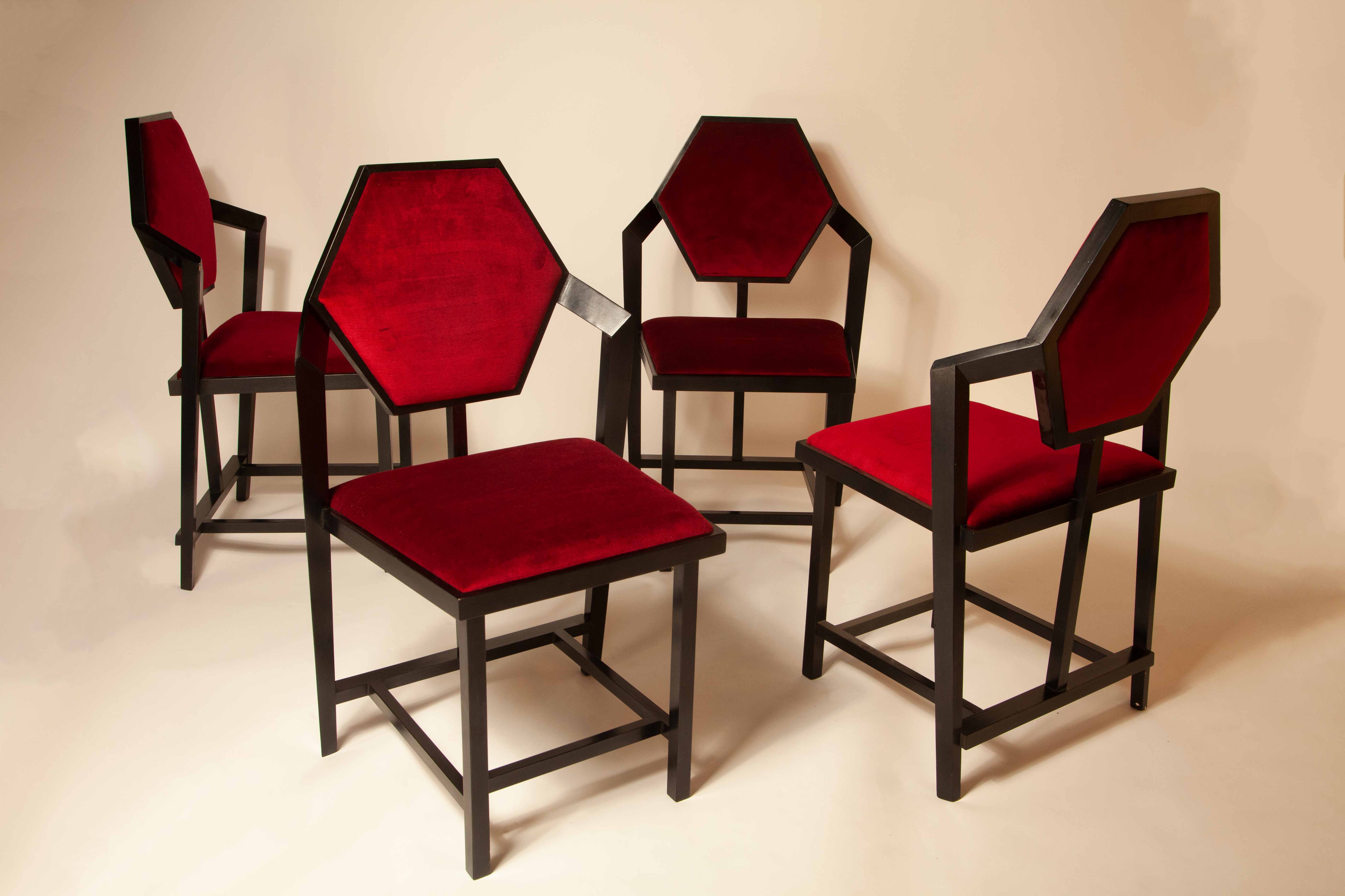 Lot 4 chaises par Frank Lloyd Wright années 80