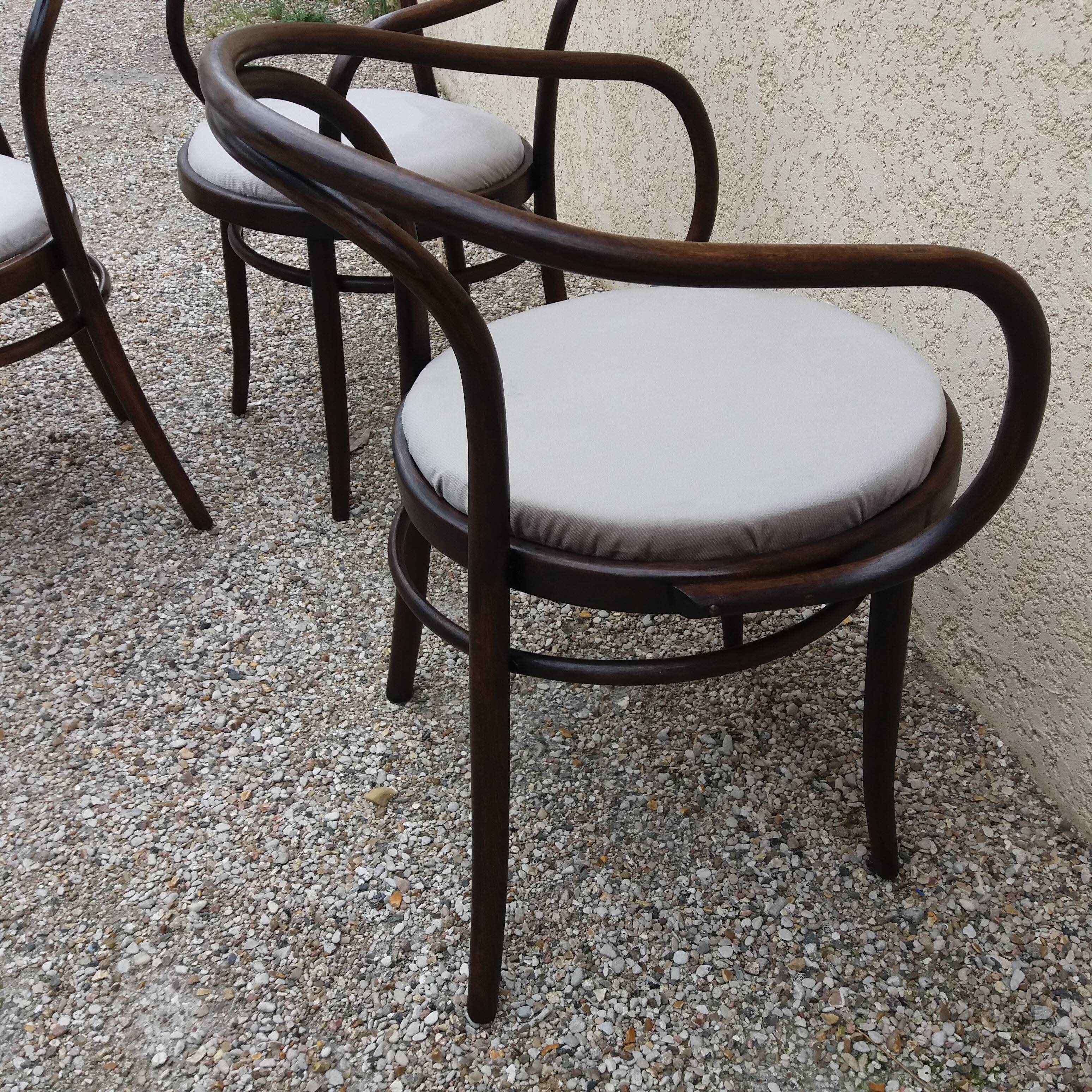 Set of 4 209 Thonet chairs