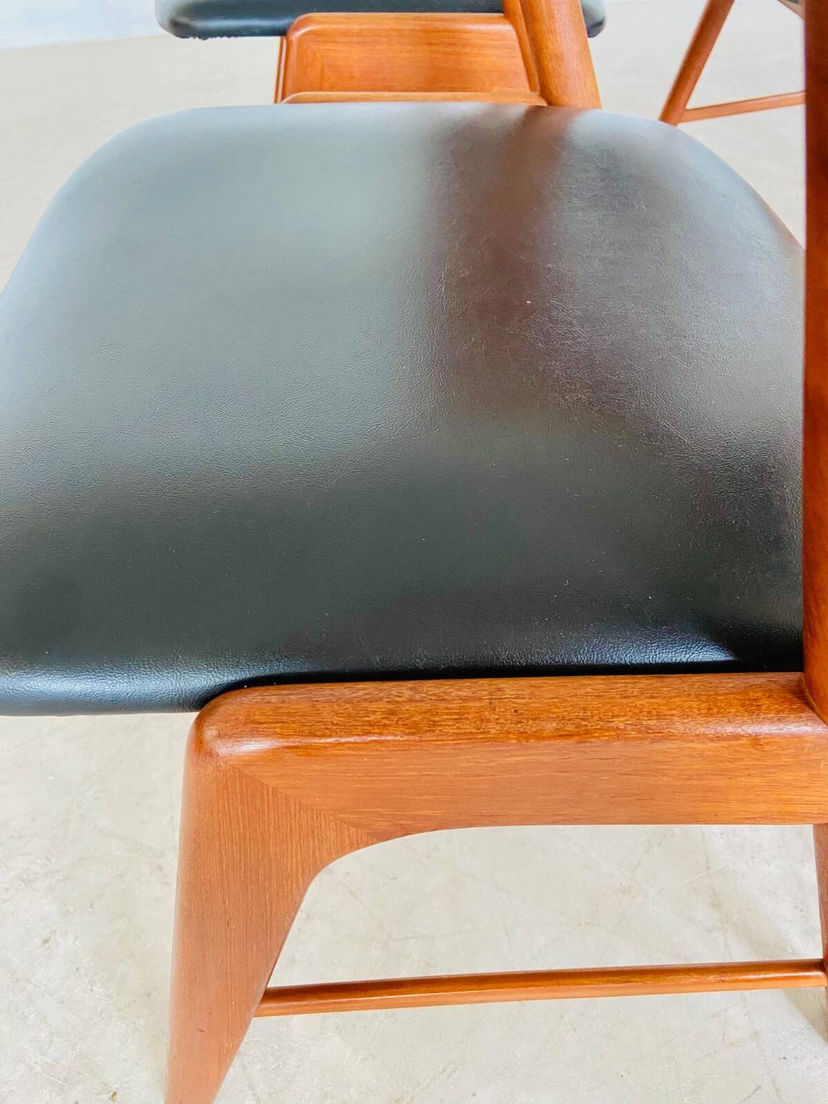 Danish vintage Kai Kristiansen model 32 chairs for Schou Andersens Møbelabrik