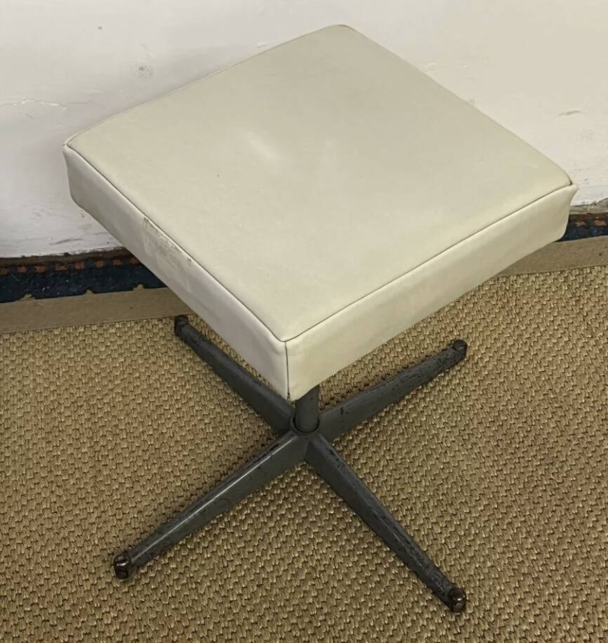 Paire de tabourets métal et skaï vintage
