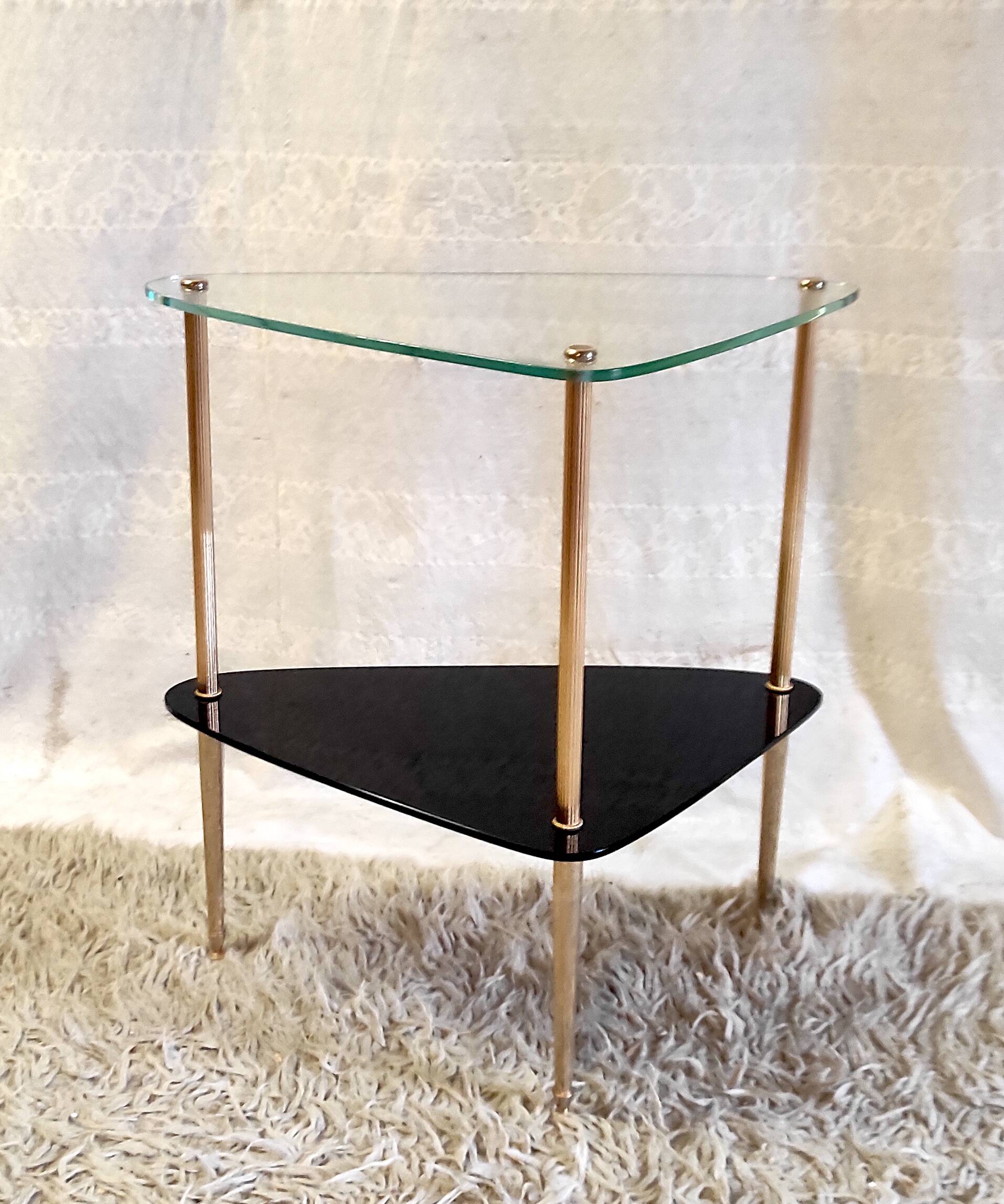 Table d'appoint tripode en laiton doré et verre - années 50/60