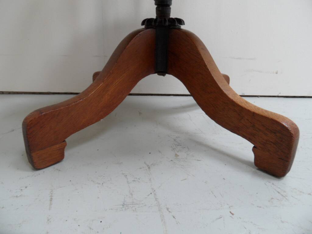 Fauteuil de bureau en chêne ancien