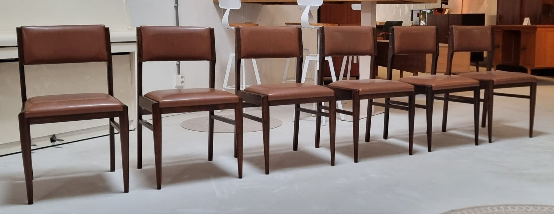 Chaises du milieu du siècle