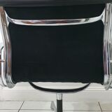 Fauteuil EA208 soft pad Charles et Ray Eames édition Herman Miller
