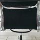 Fauteuil EA208 soft pad Charles et Ray Eames édition Herman Miller