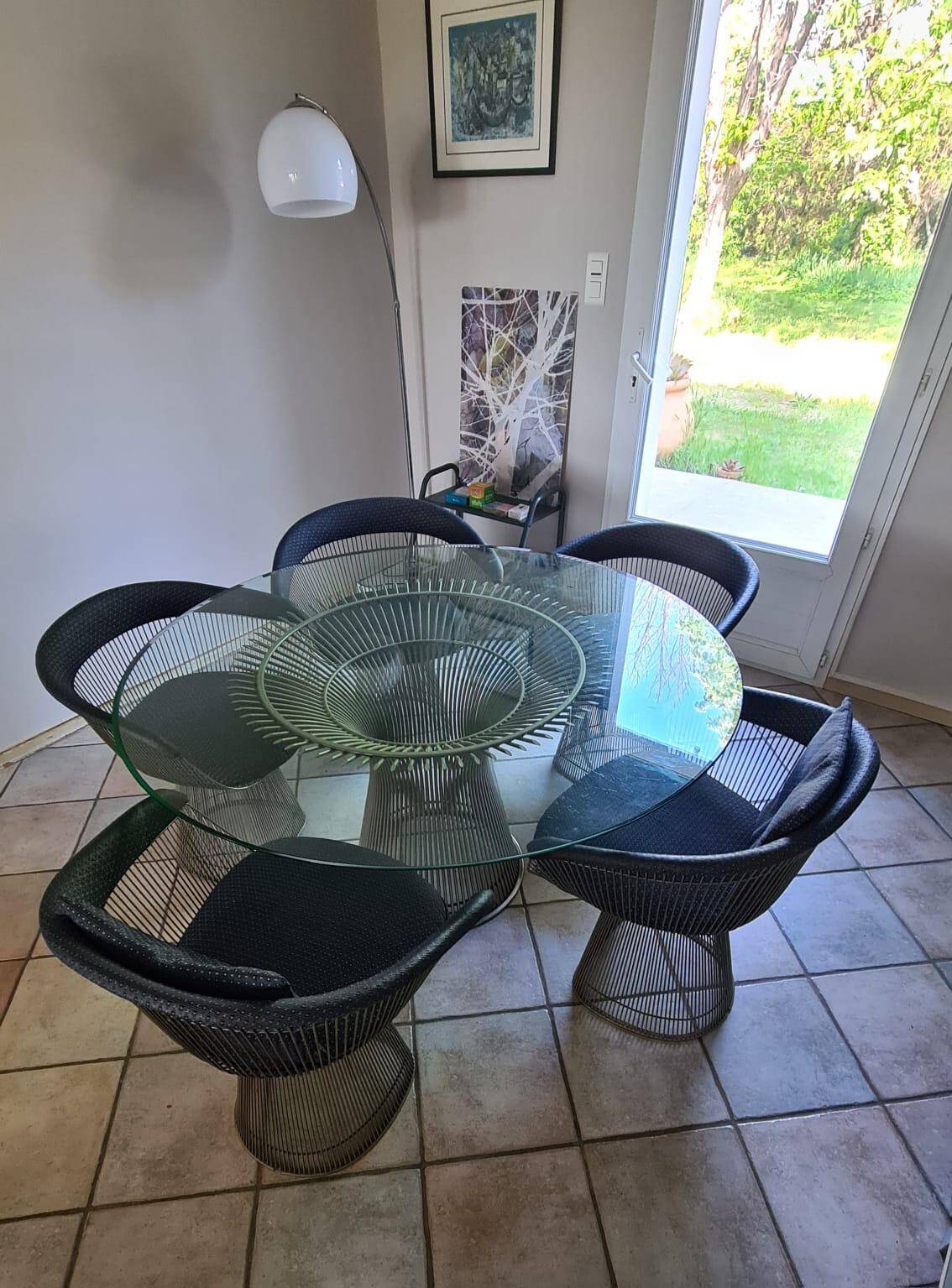 Warren Platner table with its 5 chairs.